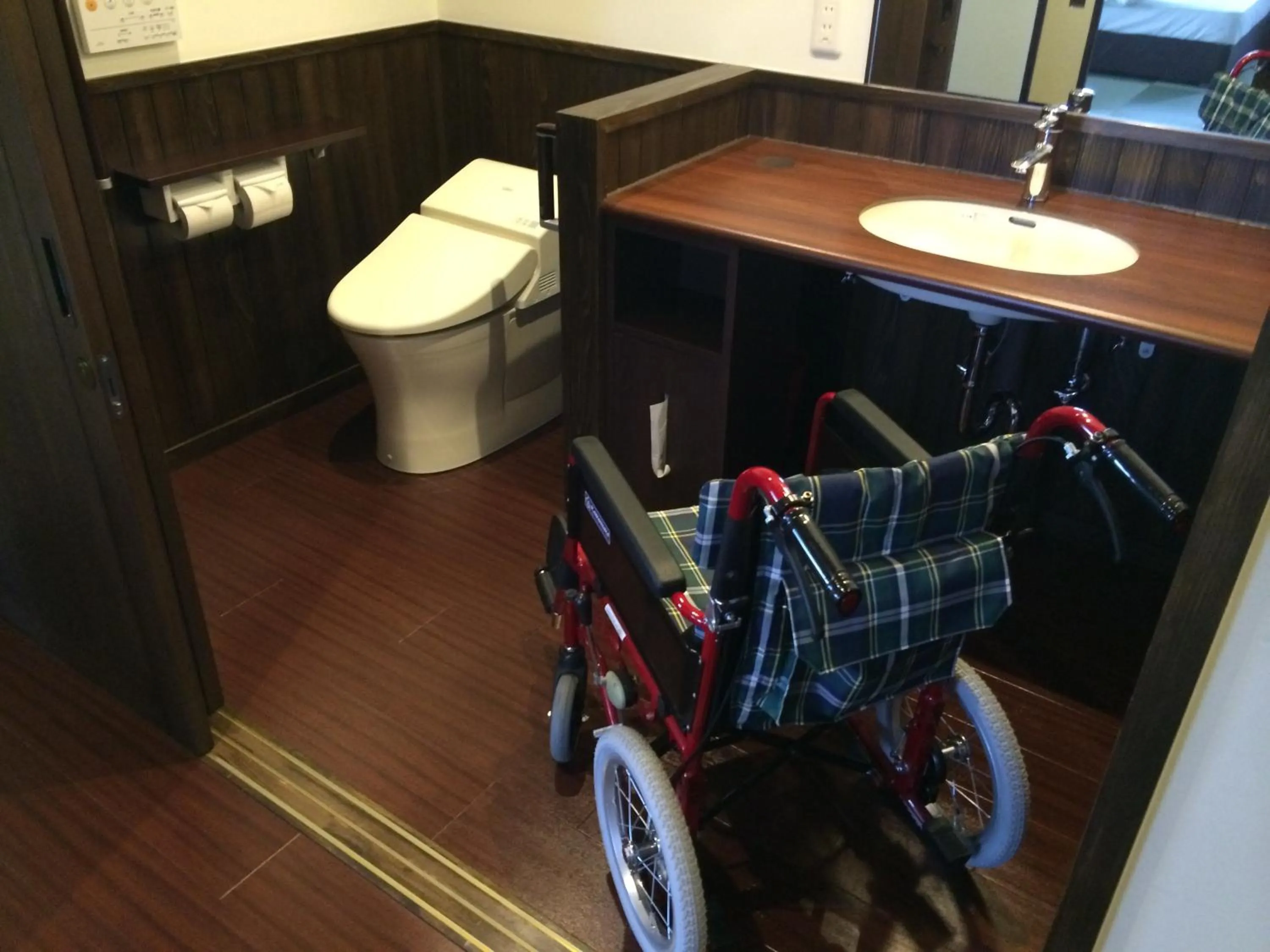 Toilet in Tofuya Ryokan, Onogawa Onsen, Sauna, Barrier-free