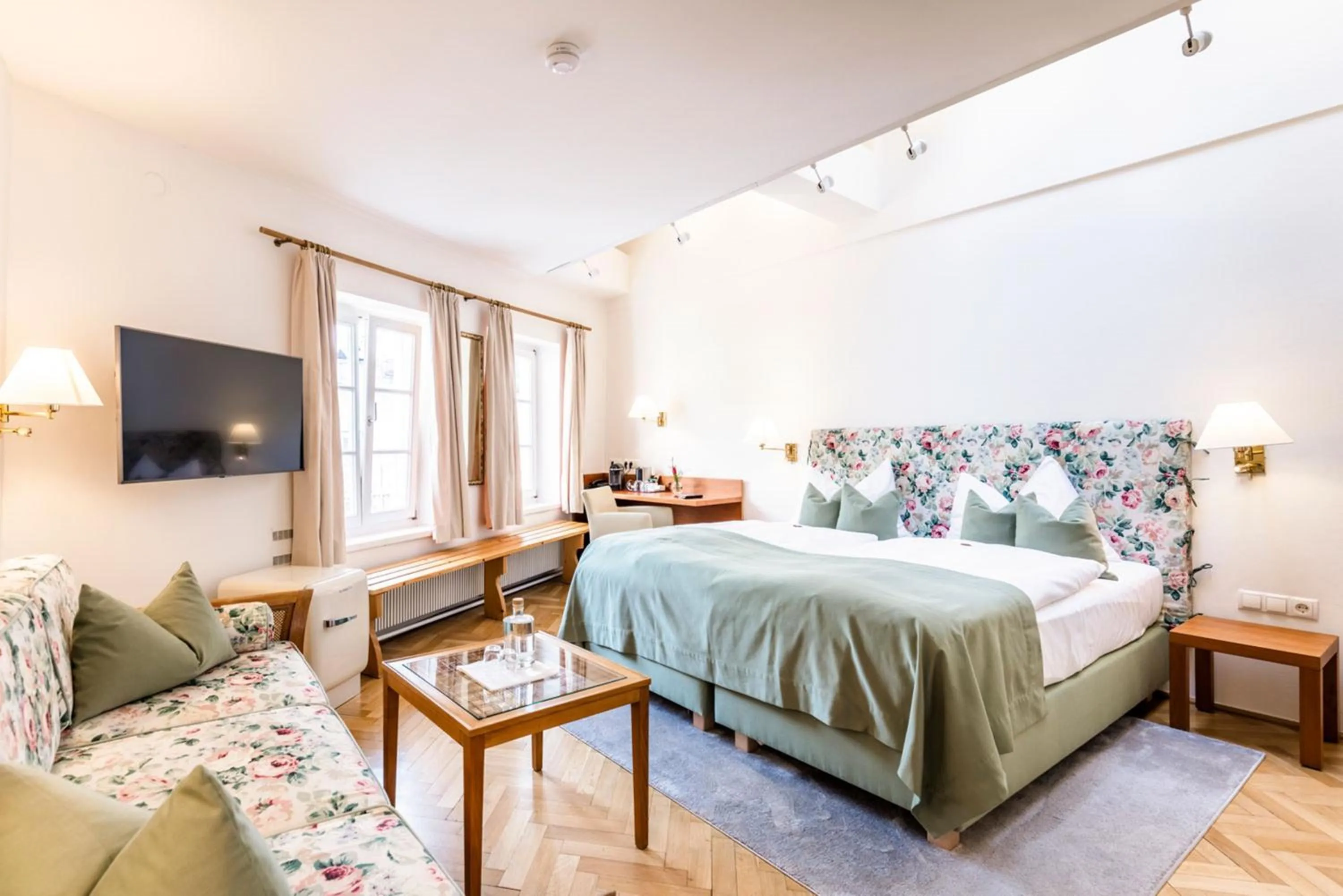 Junior Suite with Courtyard View in Hotel Wolf