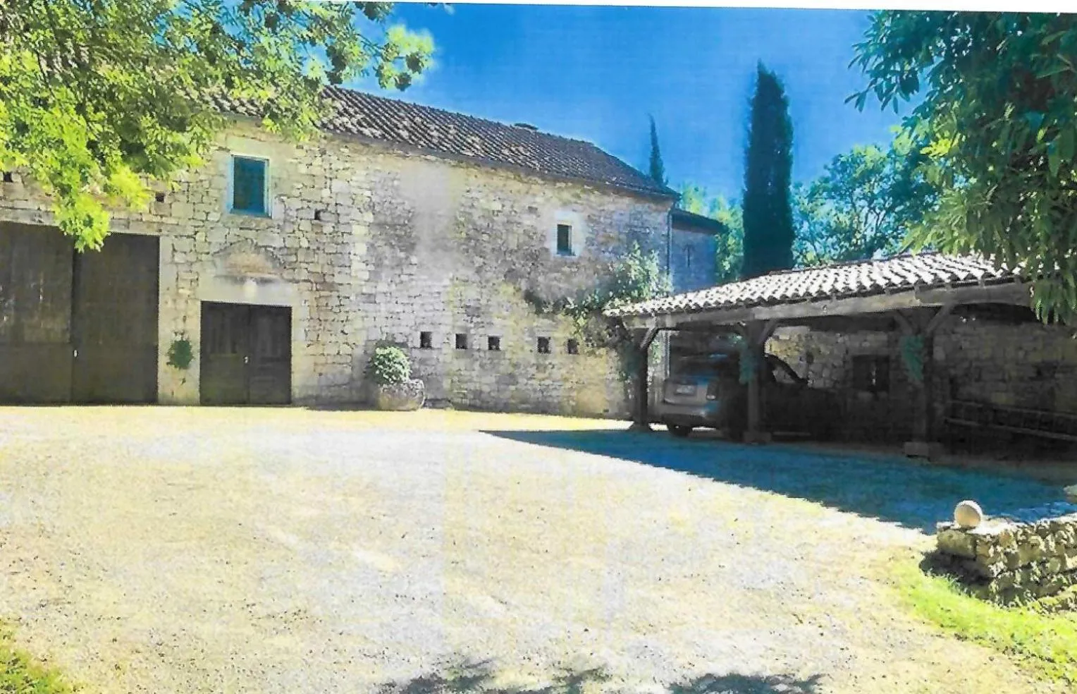 Parking in Les Hauts de Sauliès - Chambre et Table d'Hôtes de charme