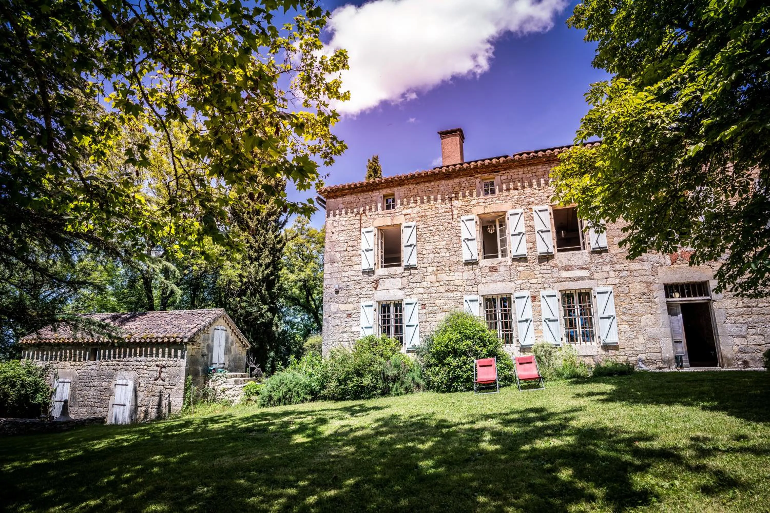 Property building in Les Hauts de Sauliès - Chambre et Table d'Hôtes de charme