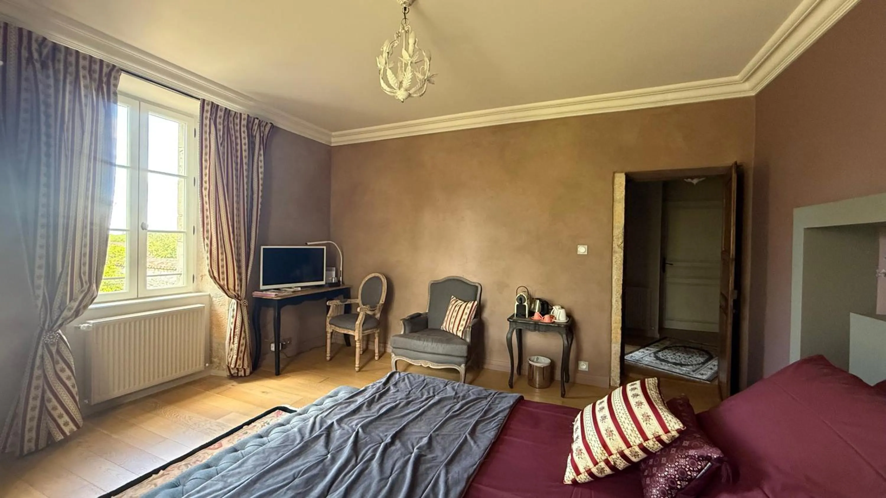 Bedroom, Bed in Les Hauts de Sauliès - Chambre et Table d'Hôtes de charme
