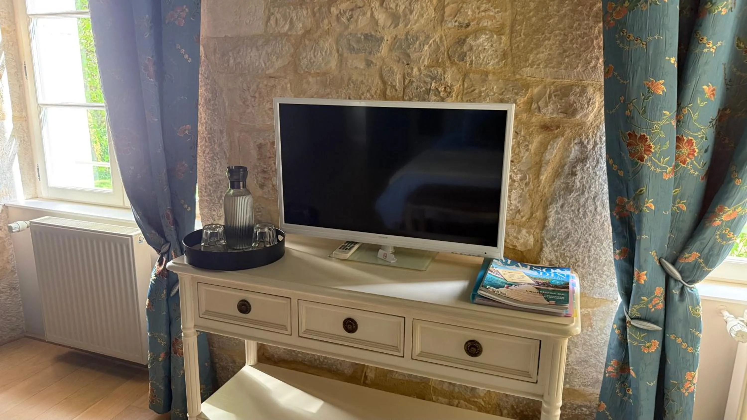 Coffee/tea facilities in Les Hauts de Sauliès - Chambre et Table d'Hôtes de charme