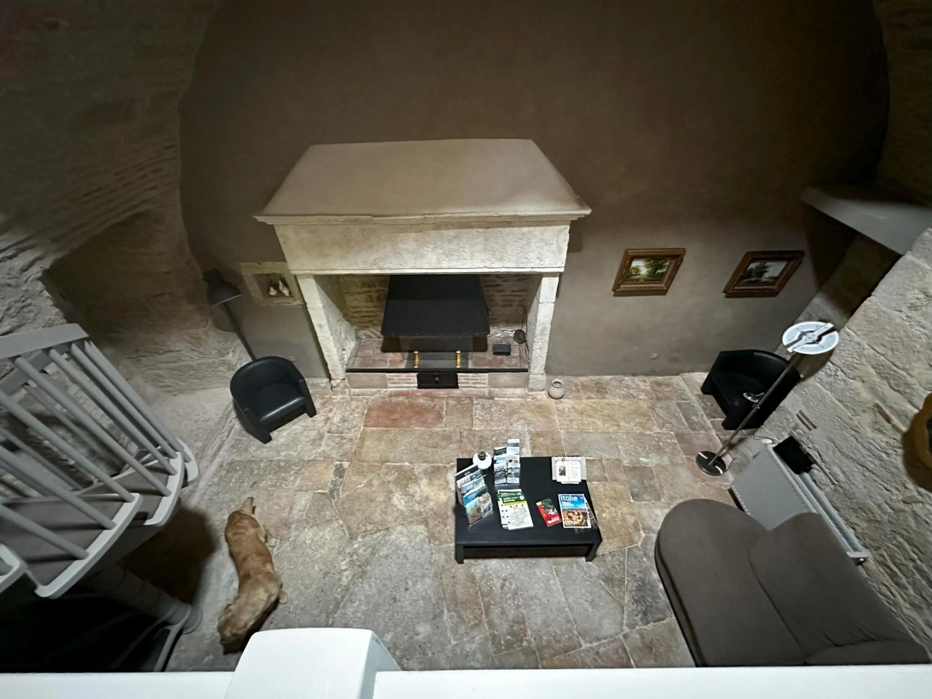 Library in Les Hauts de Sauliès - Chambre et Table d'Hôtes de charme