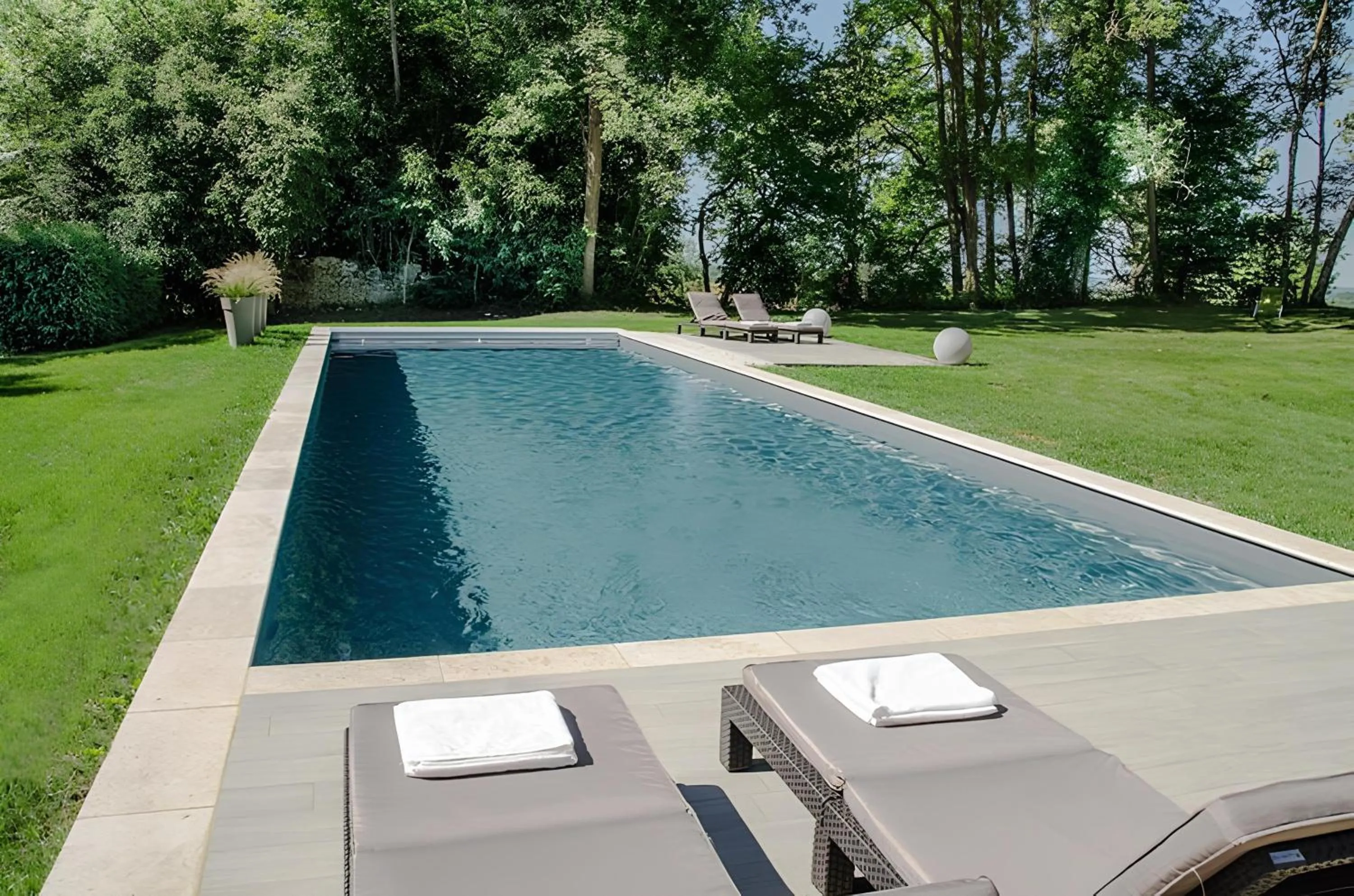 Swimming pool in Les Hauts de Sauliès - Chambre et Table d'Hôtes de charme