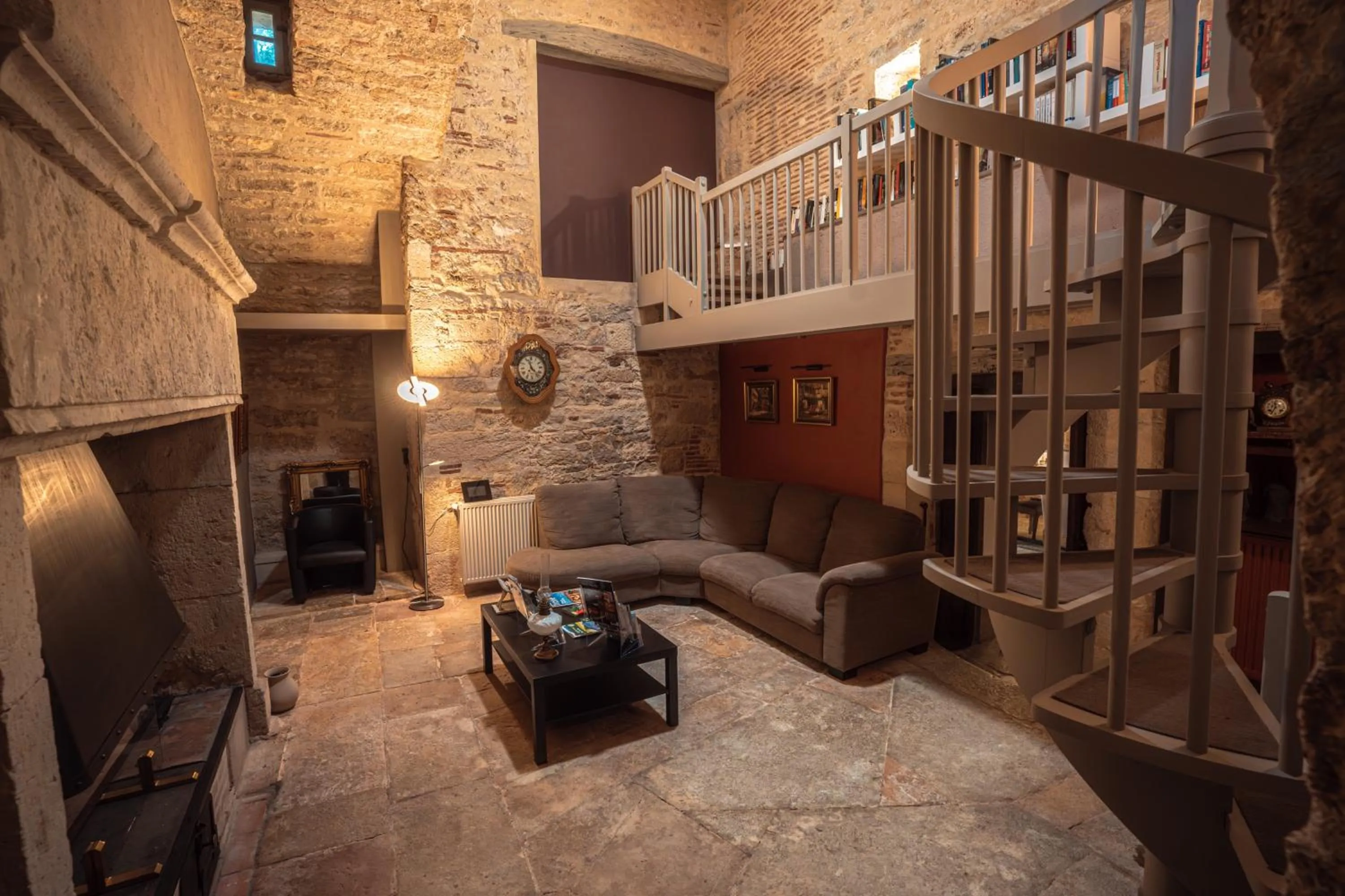 Library in Les Hauts de Sauliès - Chambre et Table d'Hôtes de charme