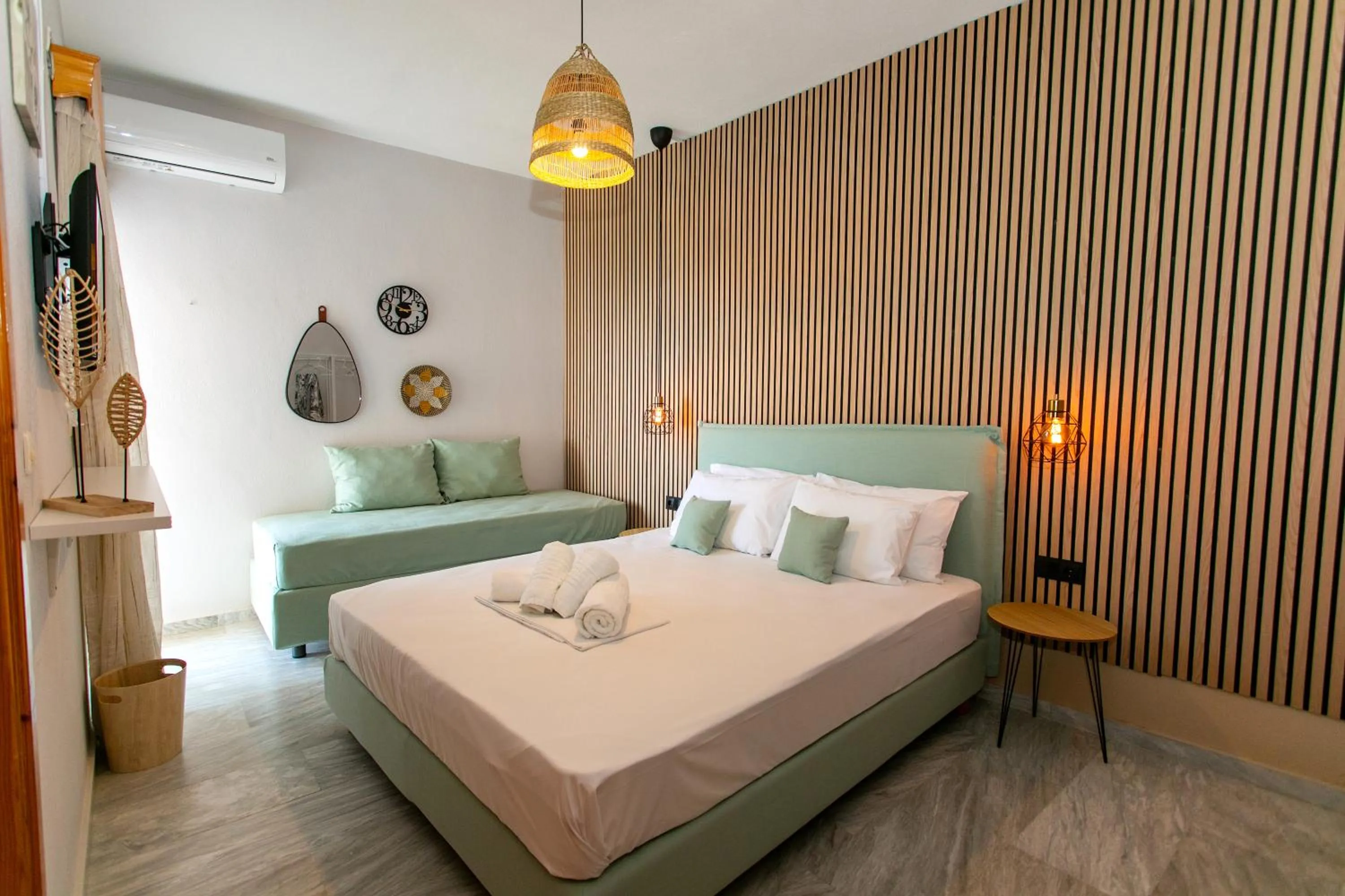 Bed in Hotel Agios Thomas
