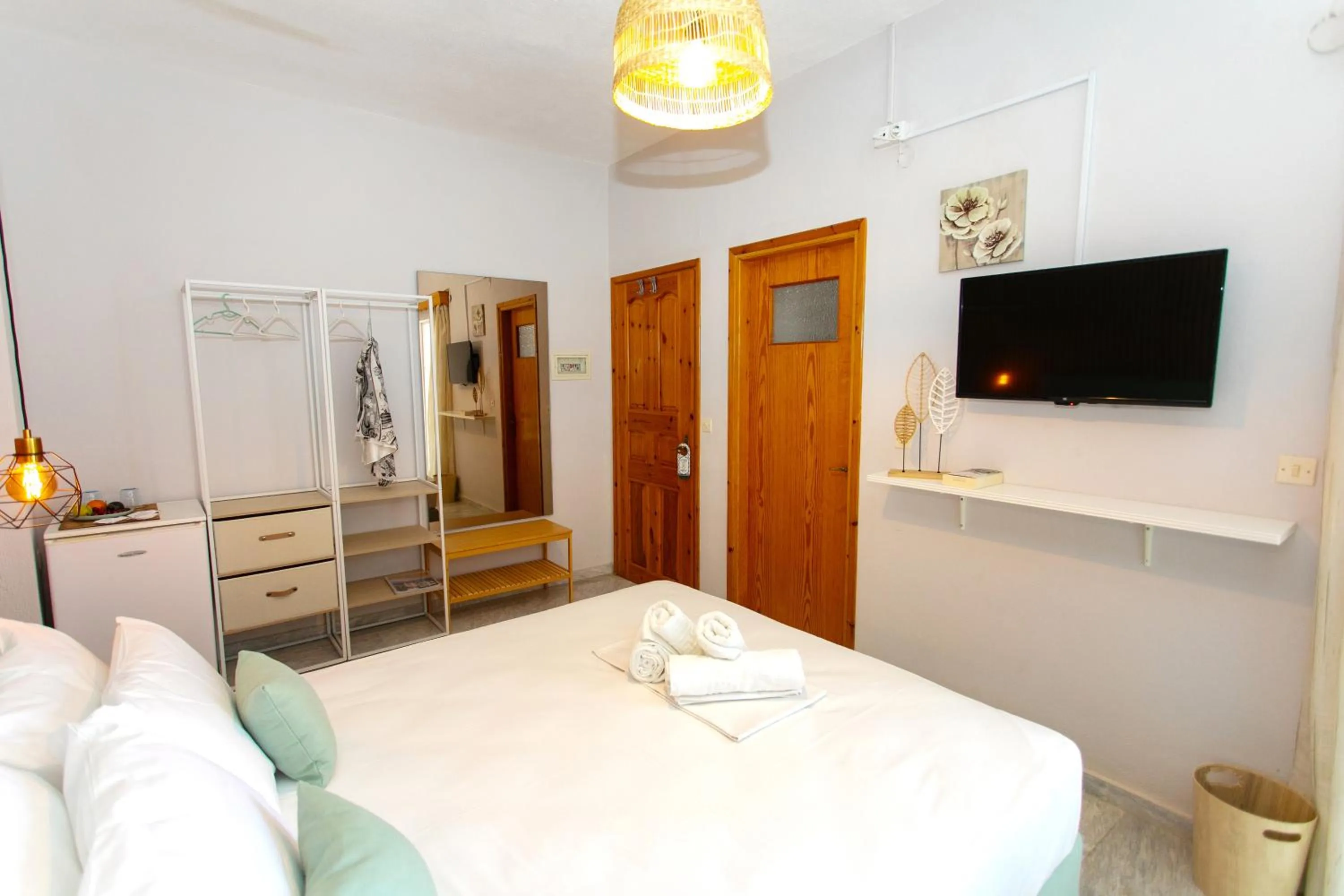 Bed in Hotel Agios Thomas