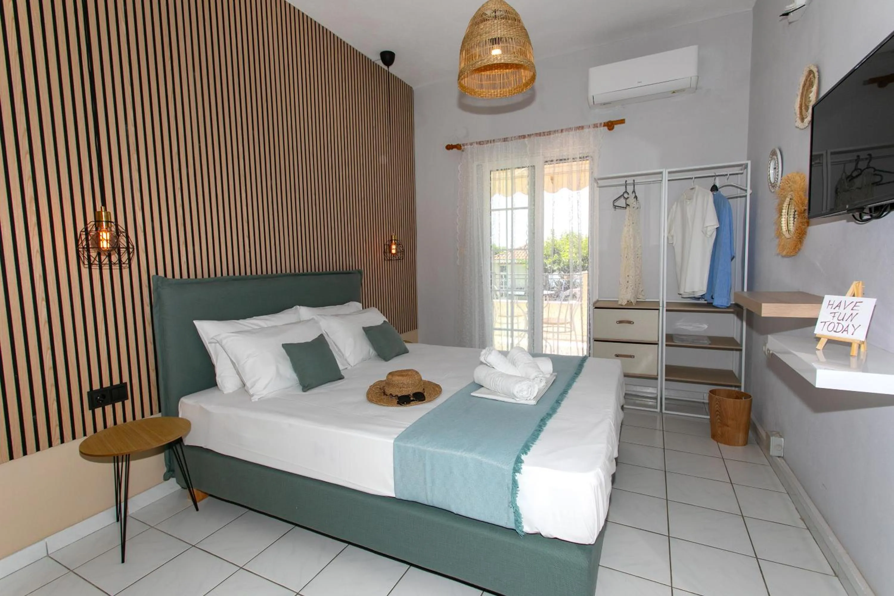 Bed in Hotel Agios Thomas