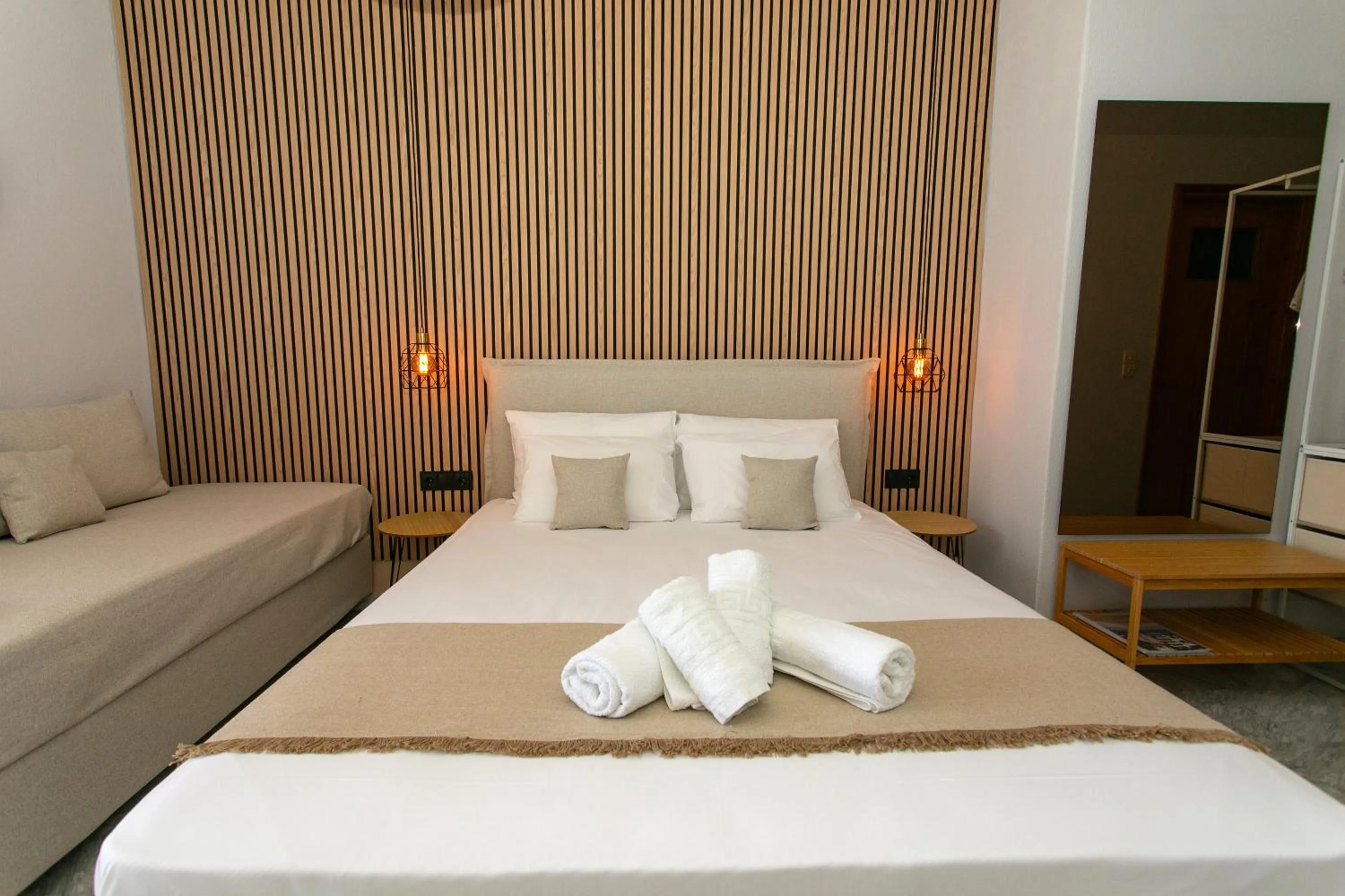 Bed in Hotel Agios Thomas
