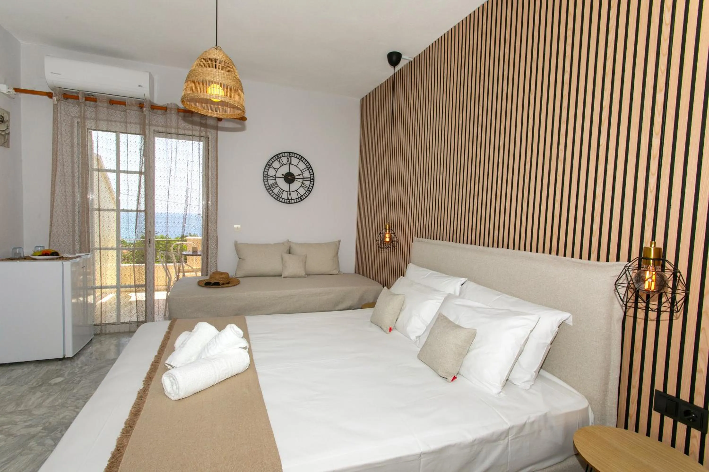 Bed in Hotel Agios Thomas