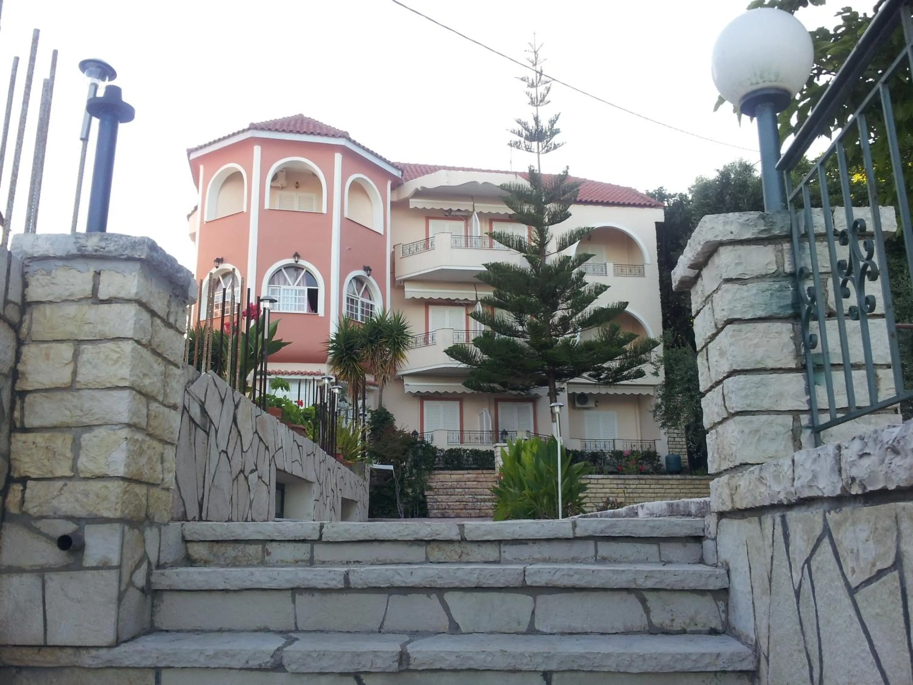 Facade/entrance in Hotel Agios Thomas
