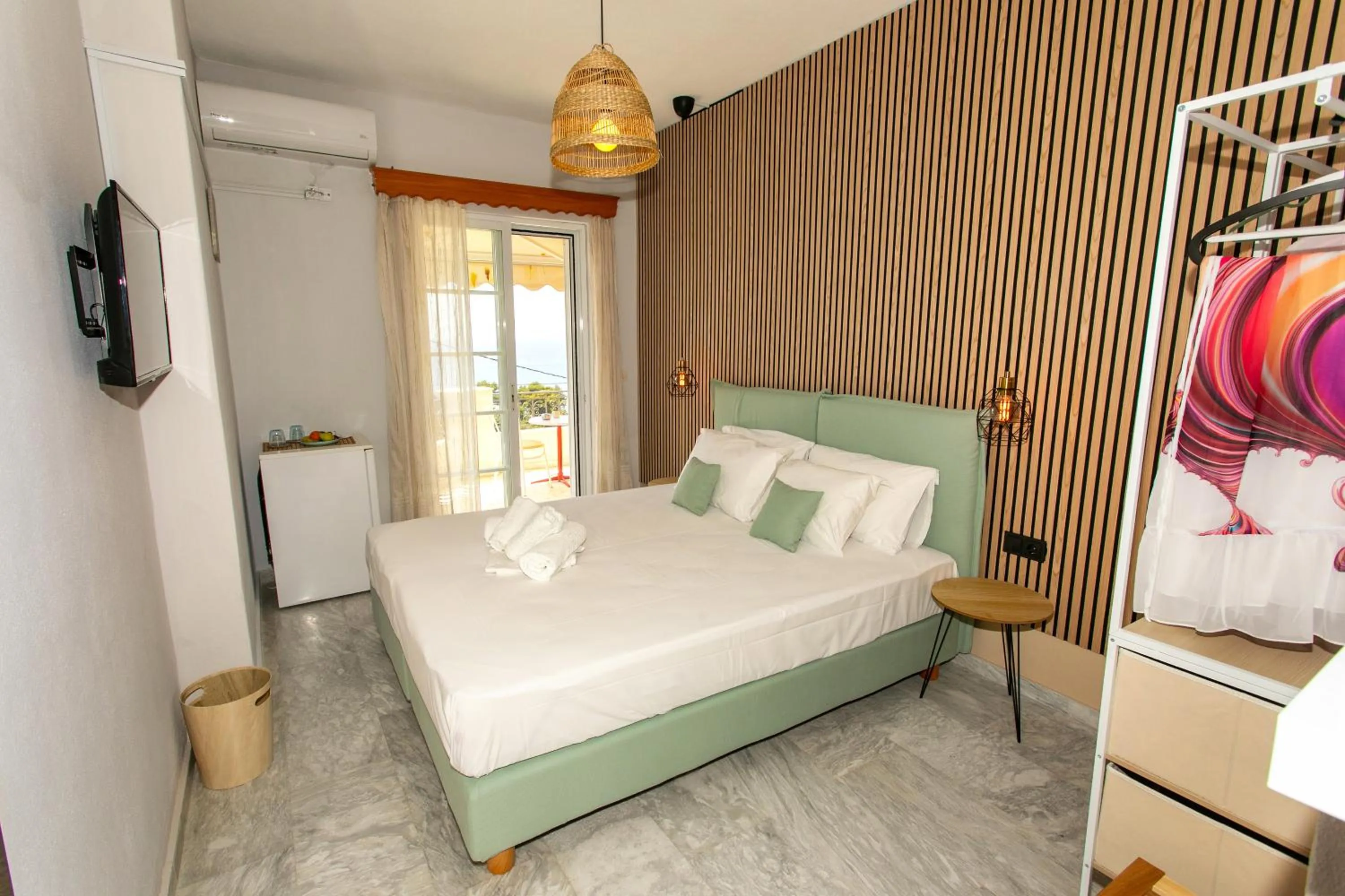 Bed in Hotel Agios Thomas