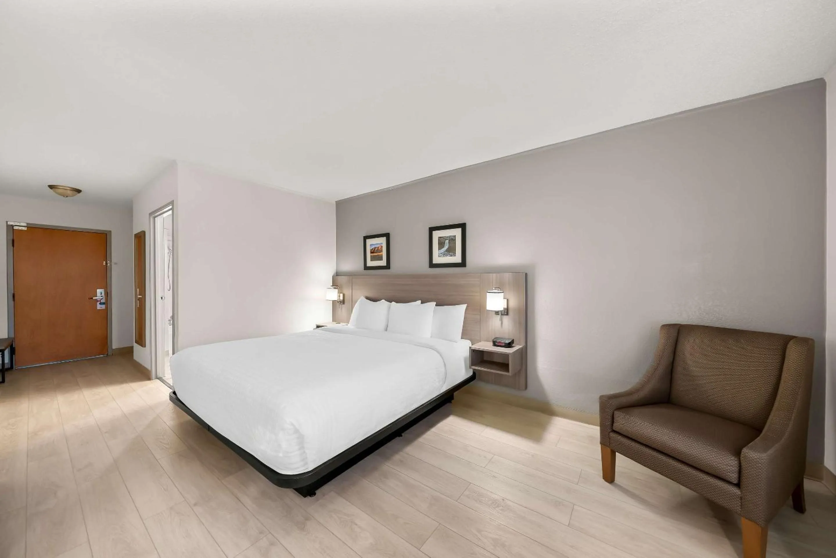 Bedroom, Bed in Clarion Inn & Suites and Convention Center