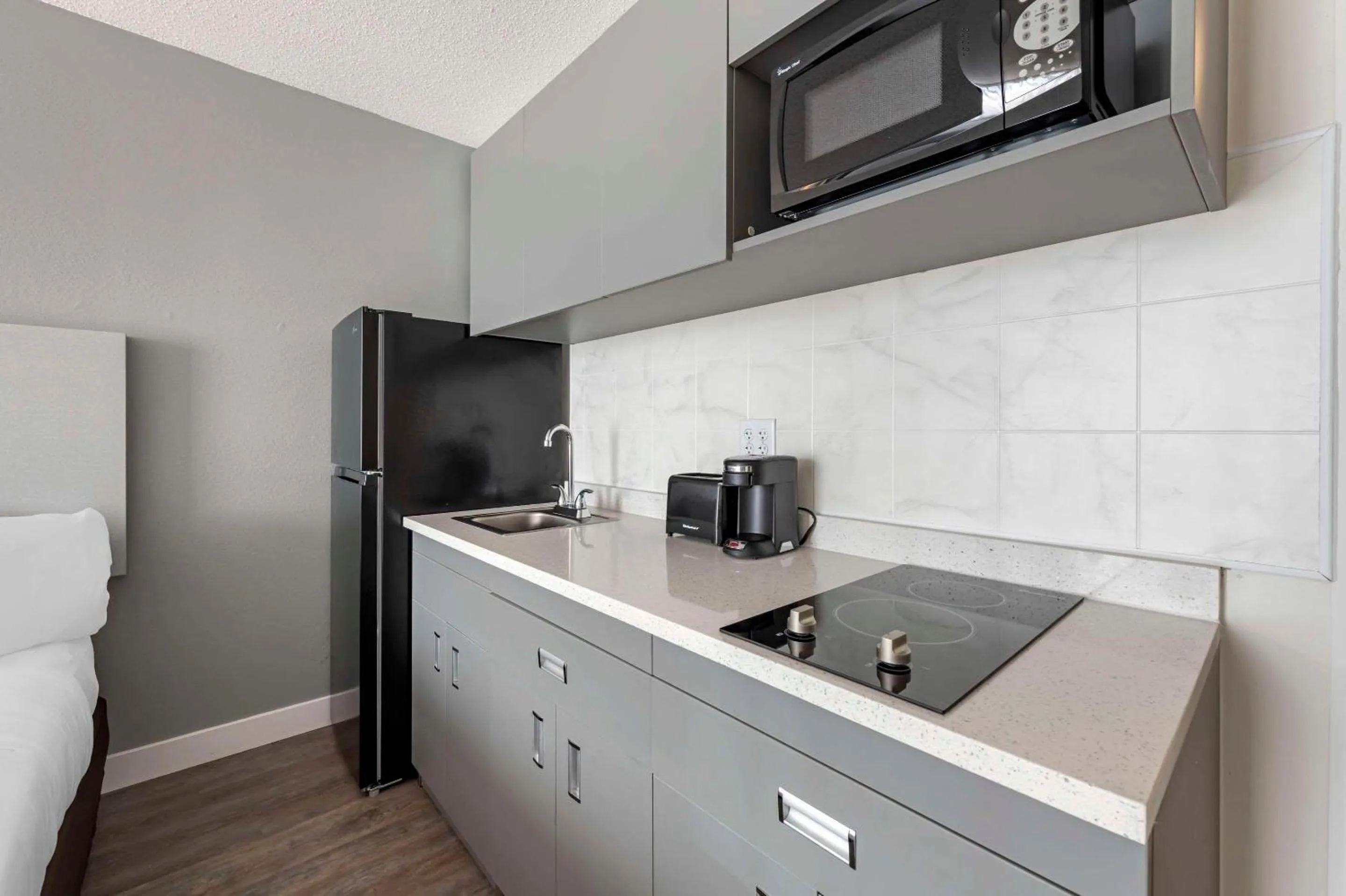 Coffee/tea facilities in MainStay Suites MSP Airport - Mall of America