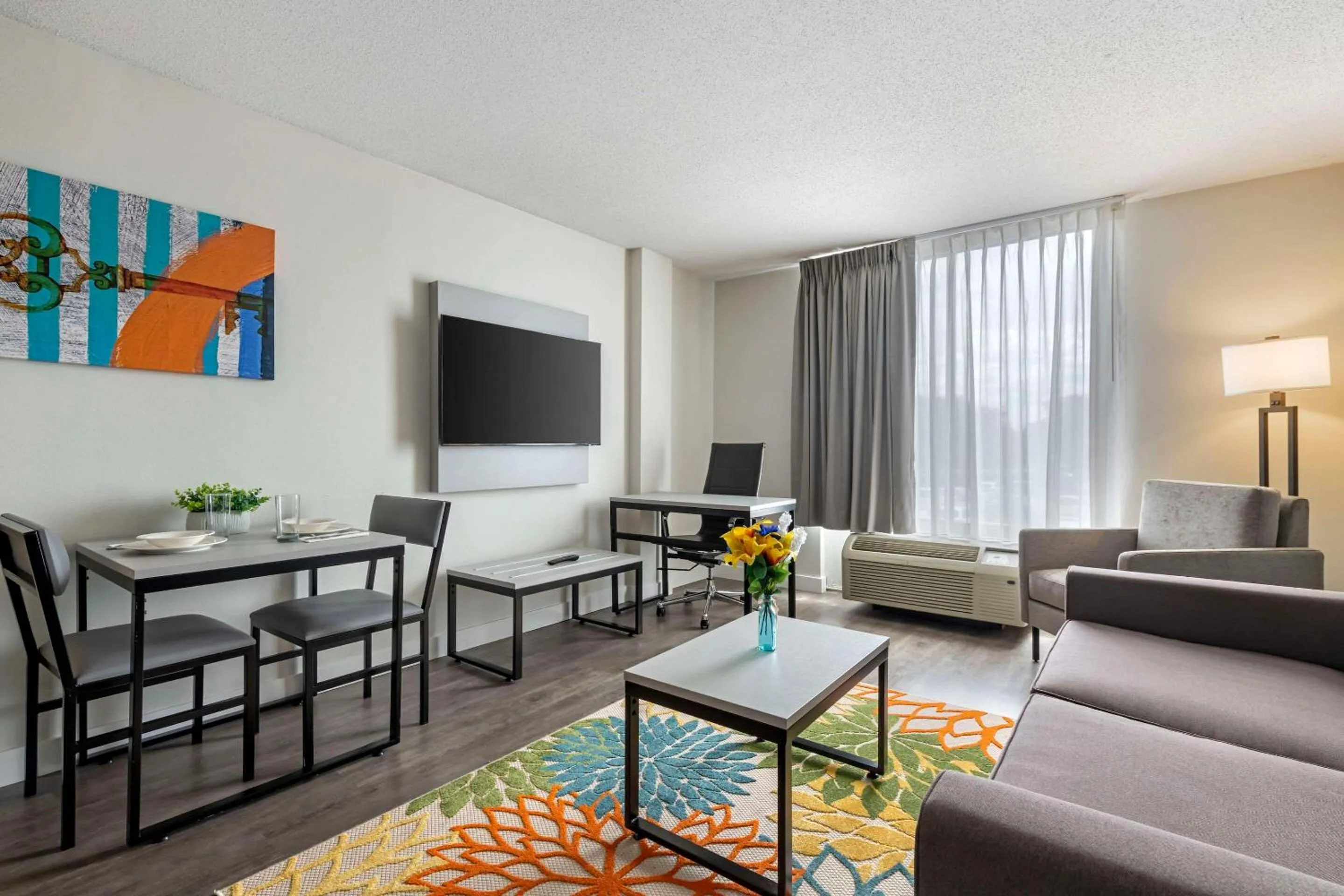 TV and multimedia in MainStay Suites MSP Airport - Mall of America