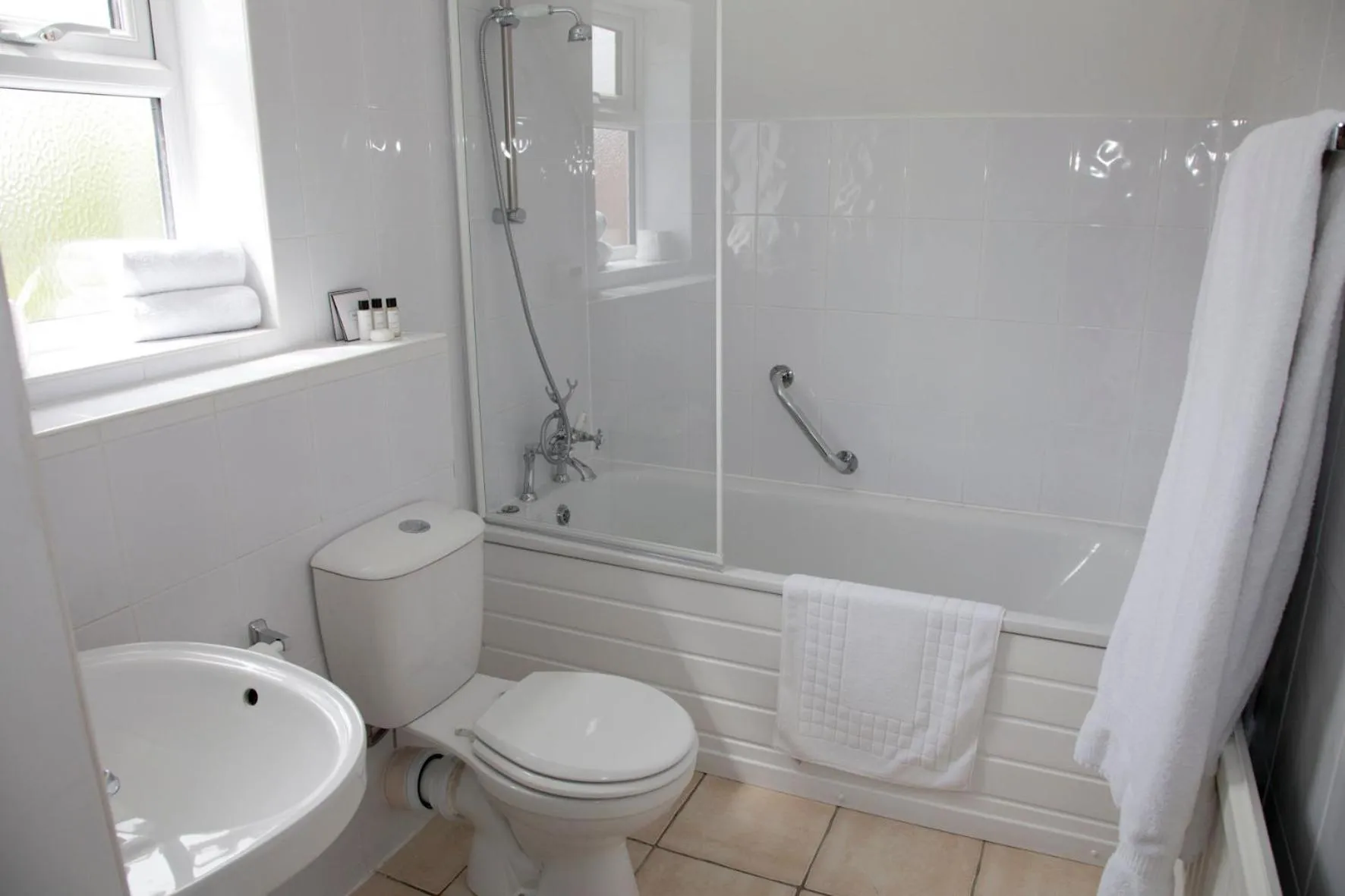 Bathroom in Amberley Inn