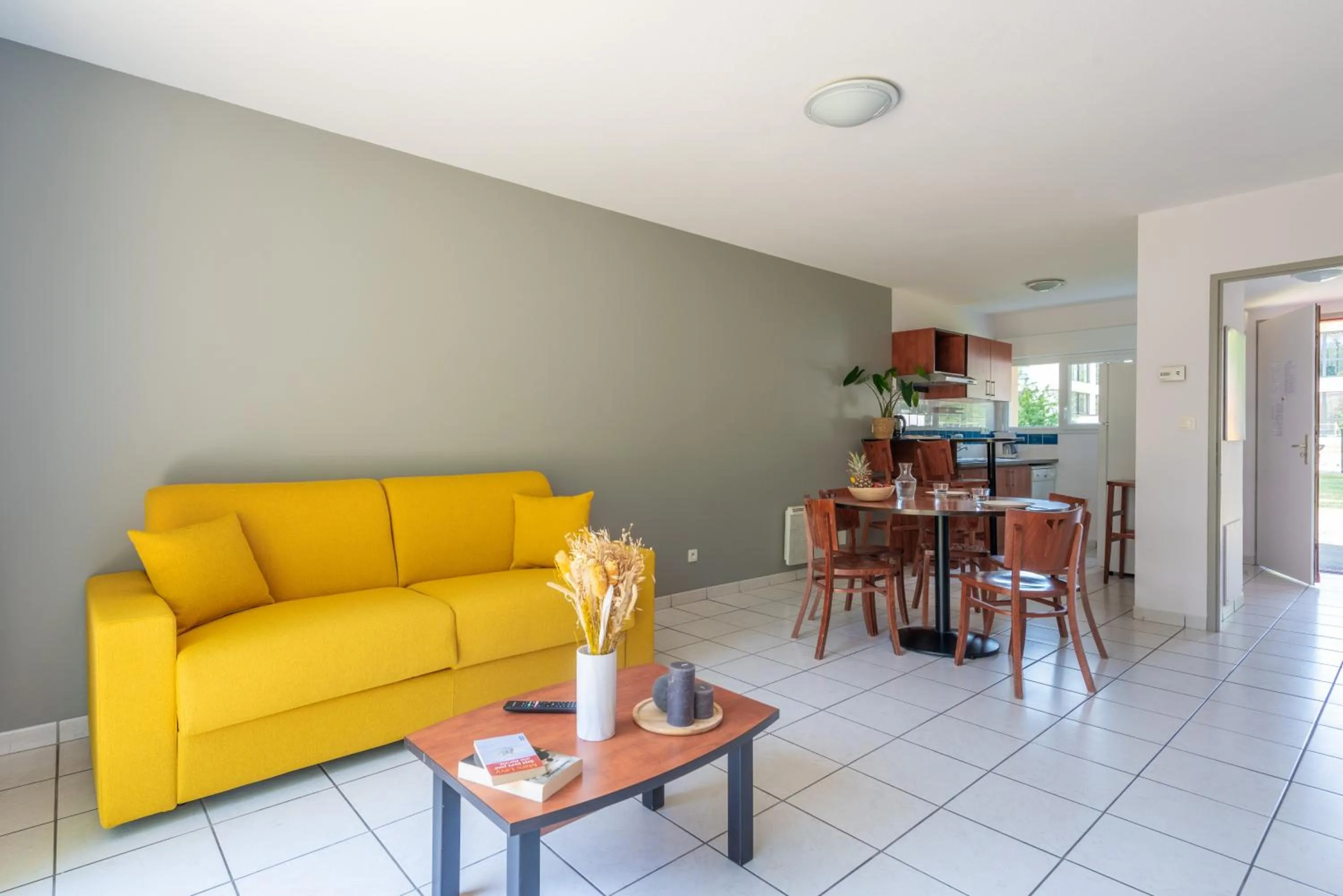 Living room in Comfort Aparthotel Nantes La Beaujoire