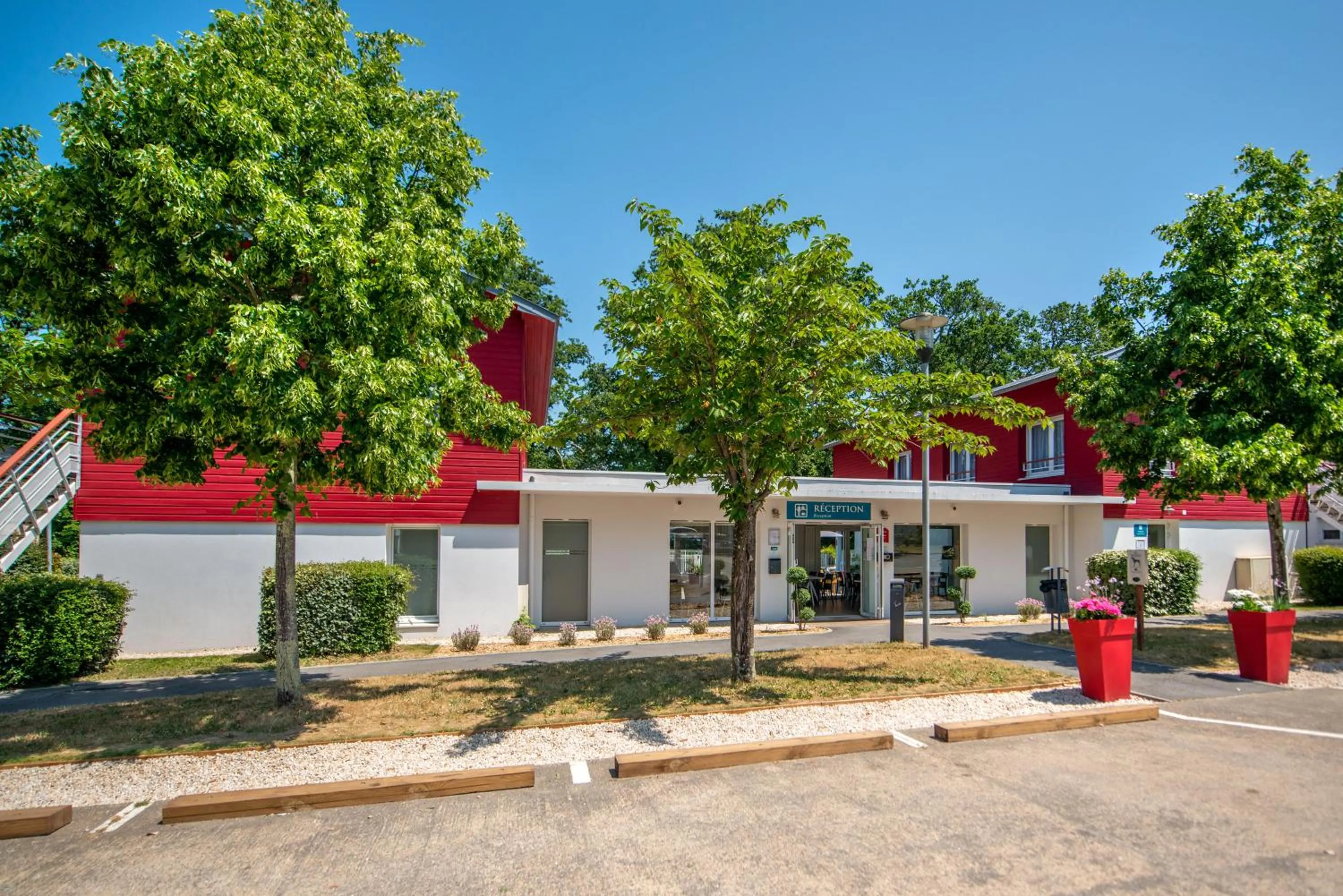 Property building in Comfort Aparthotel Nantes La Beaujoire