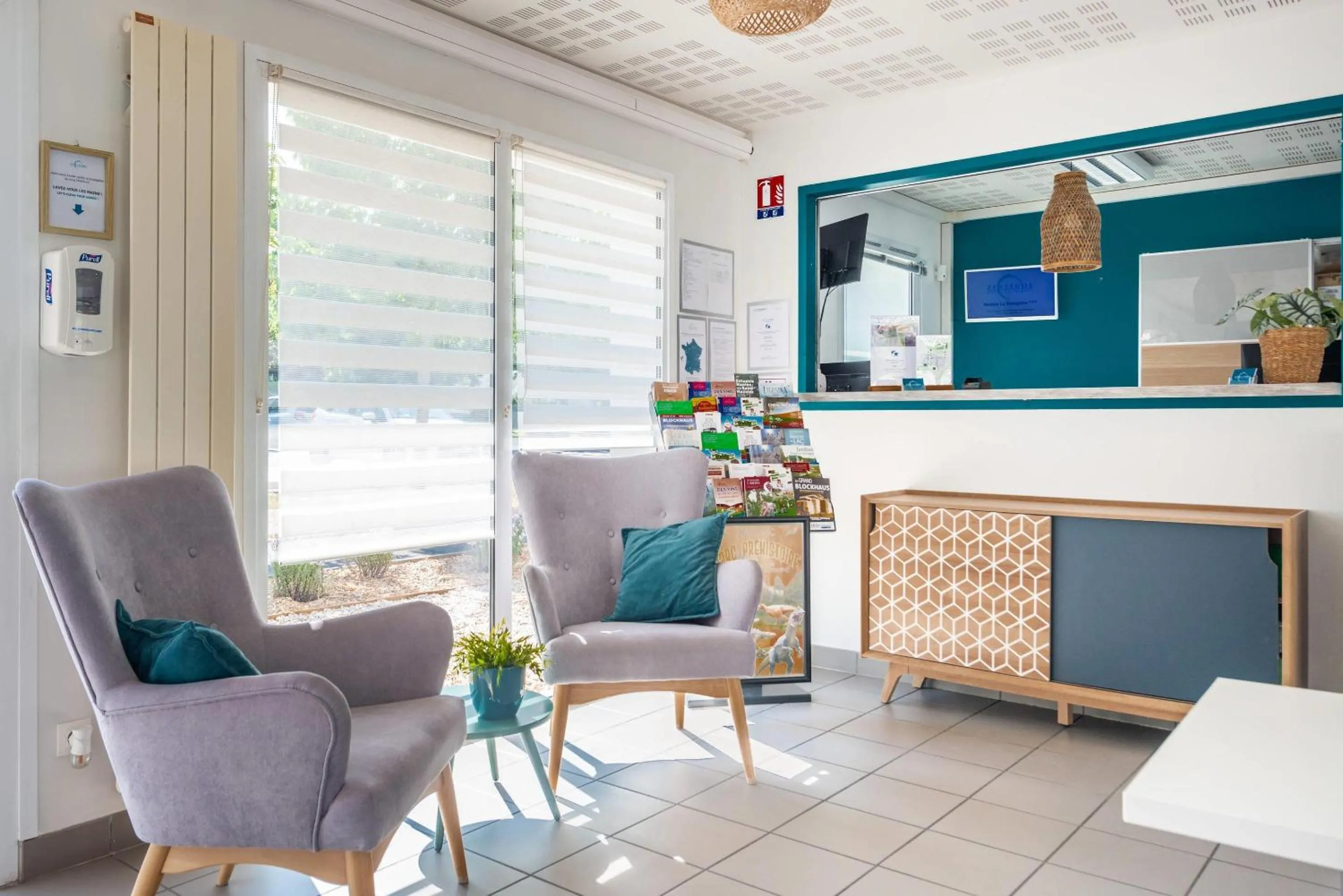 Lobby or reception in Comfort Aparthotel Nantes La Beaujoire