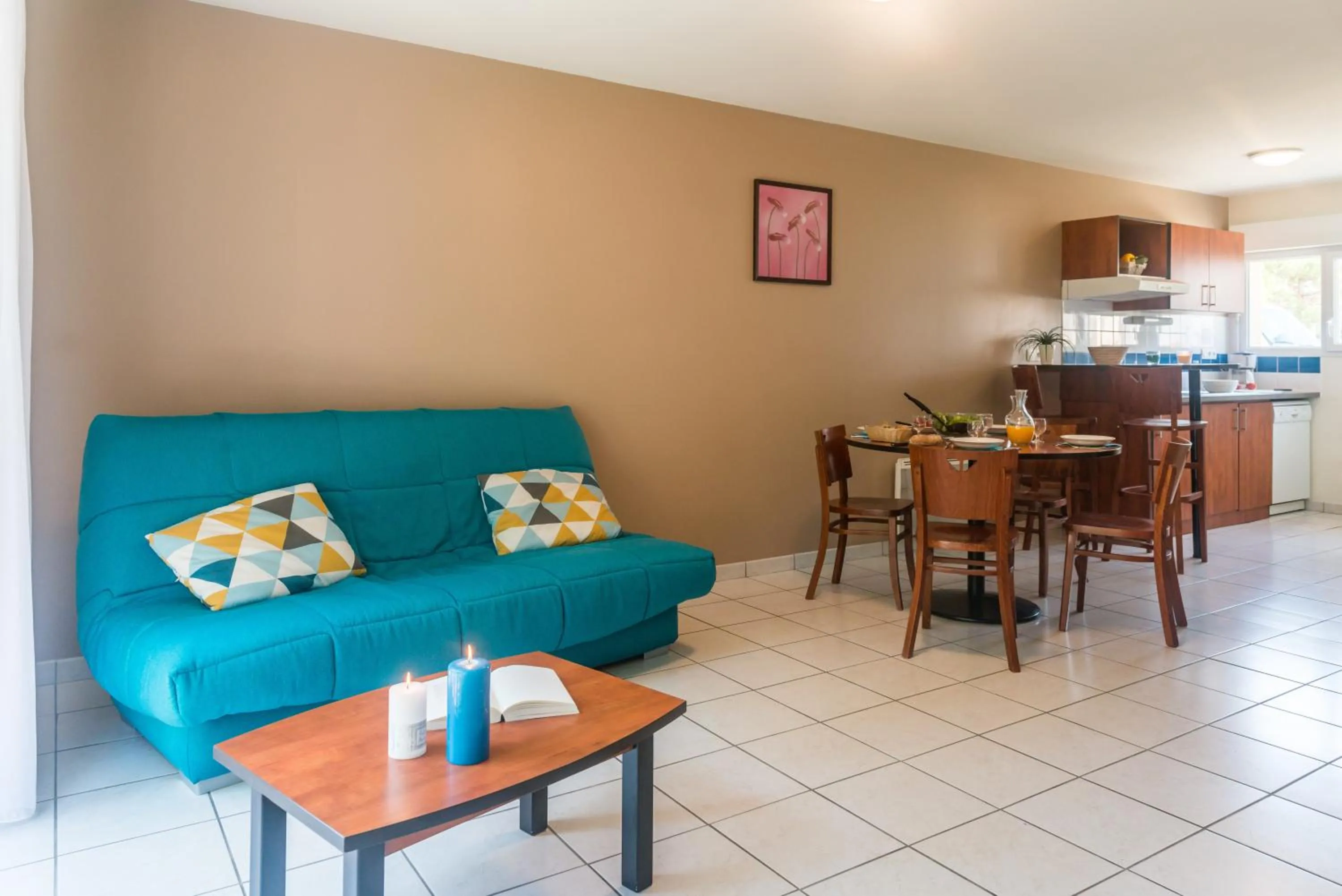 Photo of the whole room in Comfort Aparthotel Nantes La Beaujoire