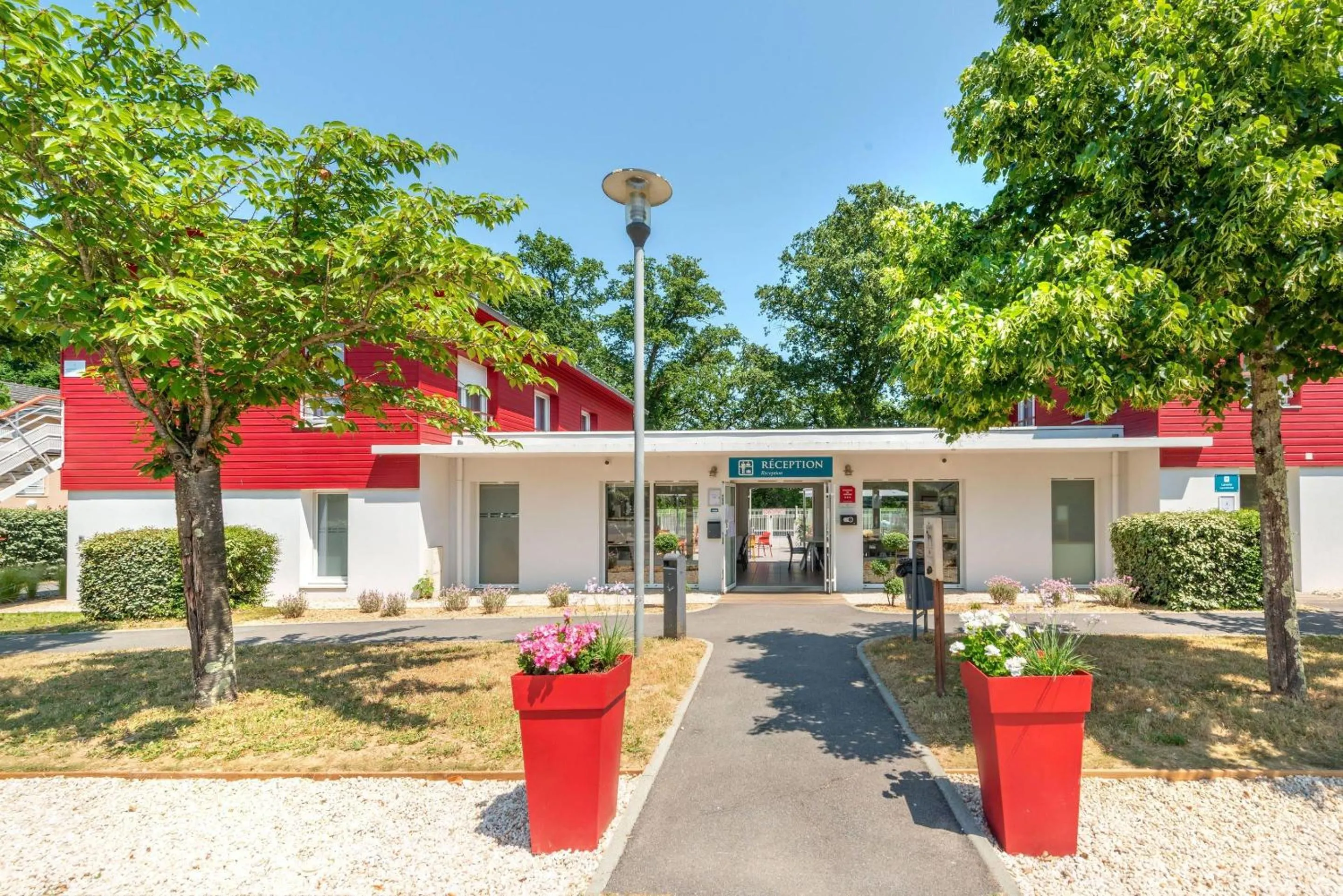 Property building in Comfort Aparthotel Nantes La Beaujoire