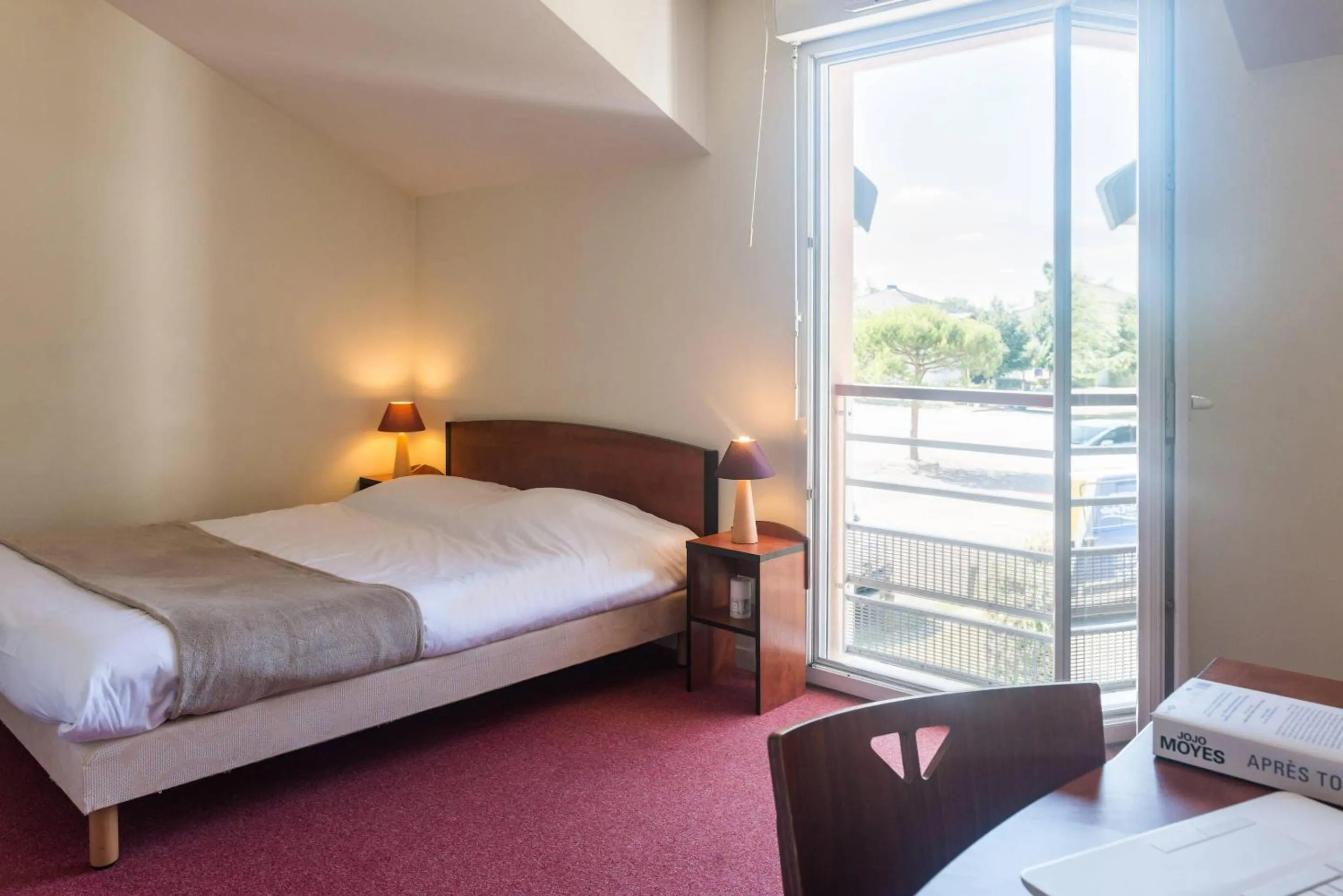 Bedroom, Bed in Comfort Aparthotel Nantes La Beaujoire