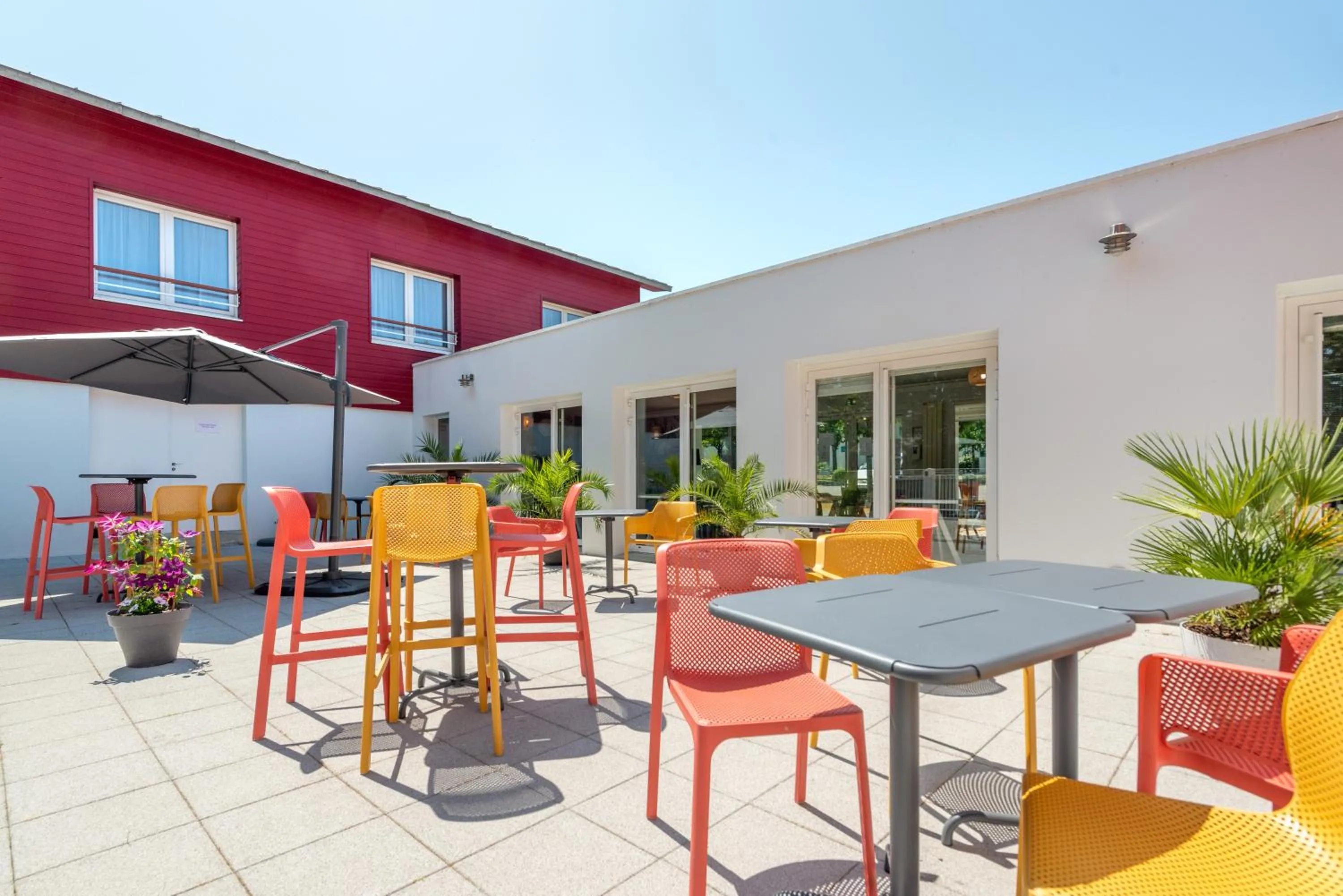 Patio in Comfort Aparthotel Nantes La Beaujoire