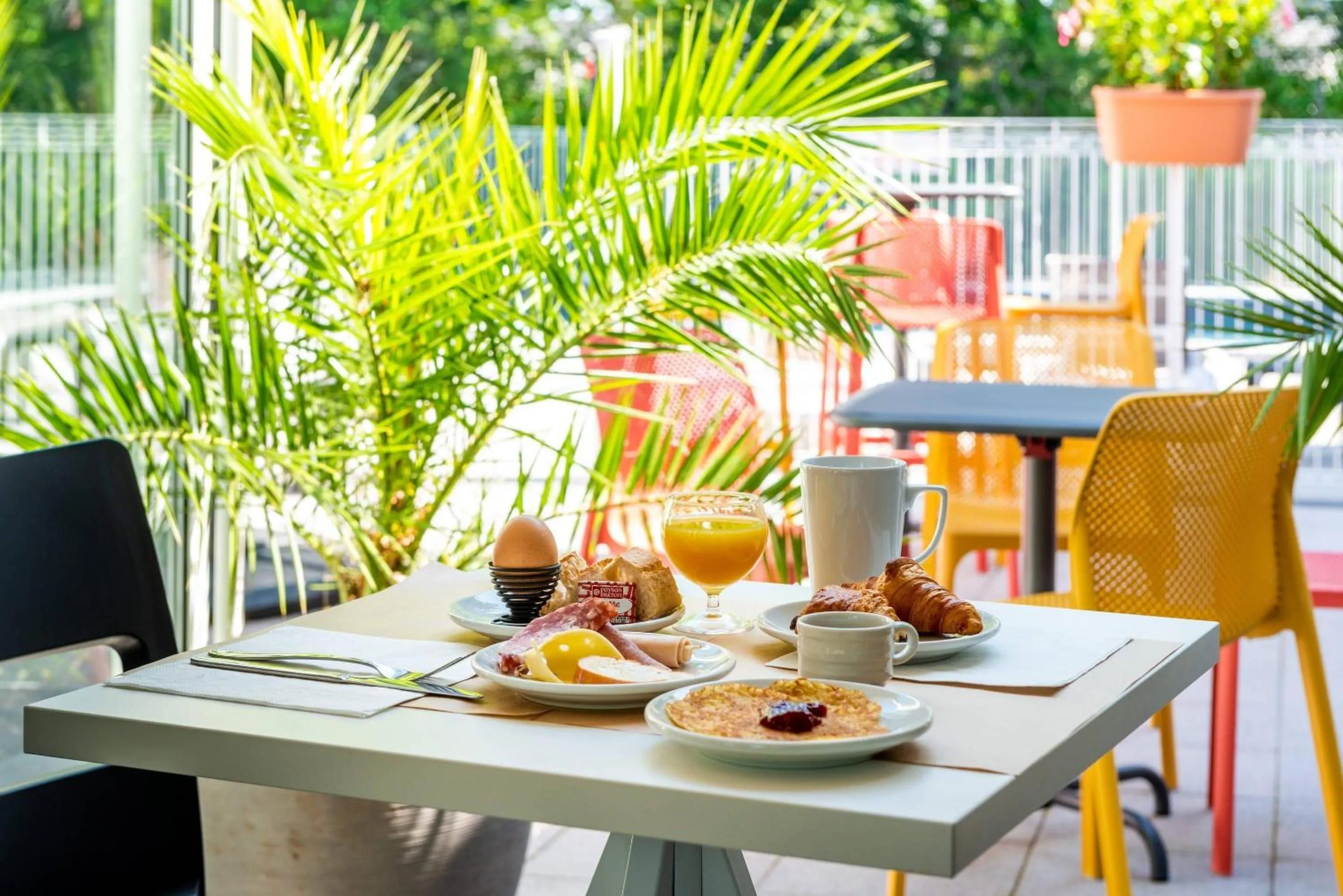 Breakfast in Comfort Aparthotel Nantes La Beaujoire