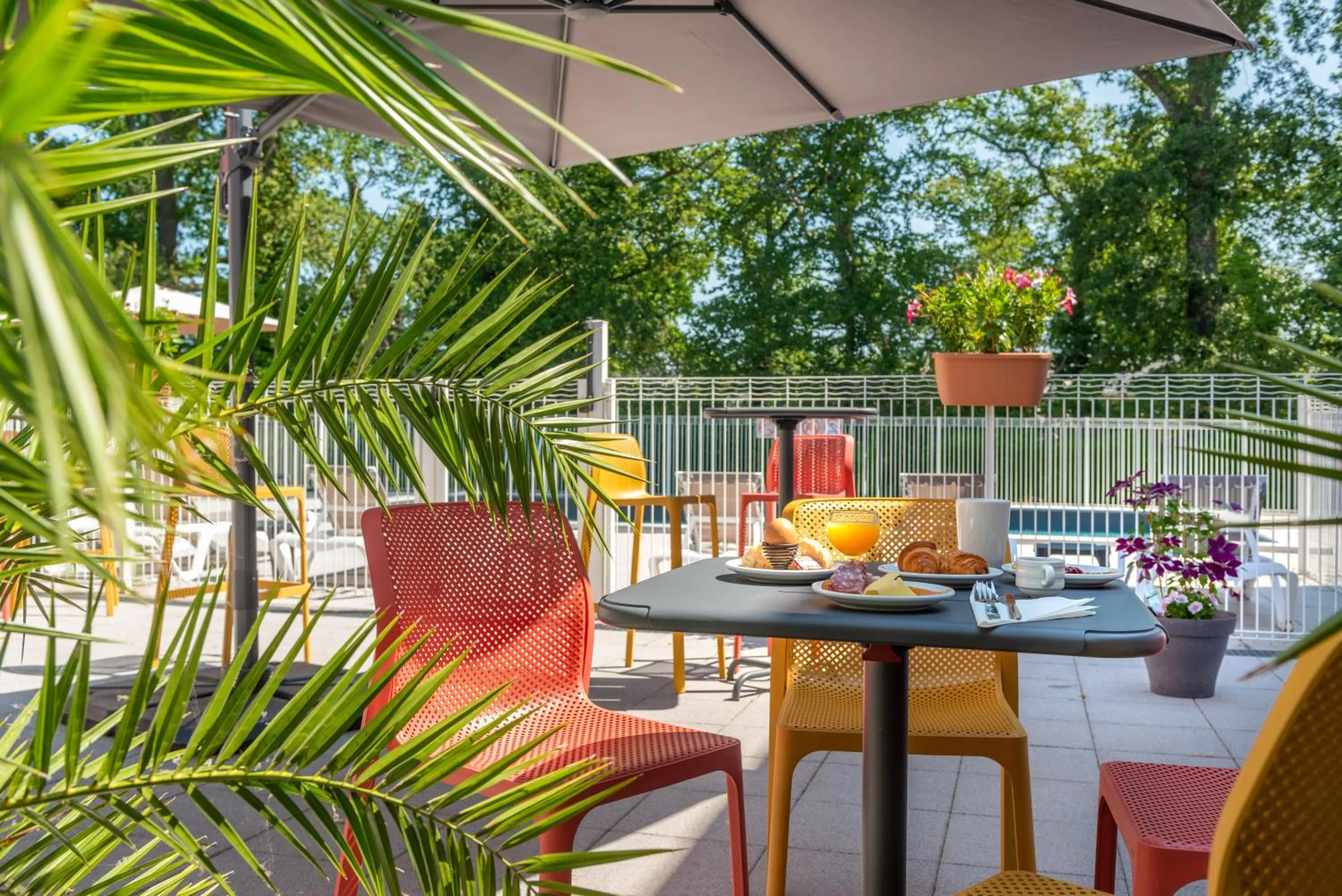 Patio in Comfort Aparthotel Nantes La Beaujoire