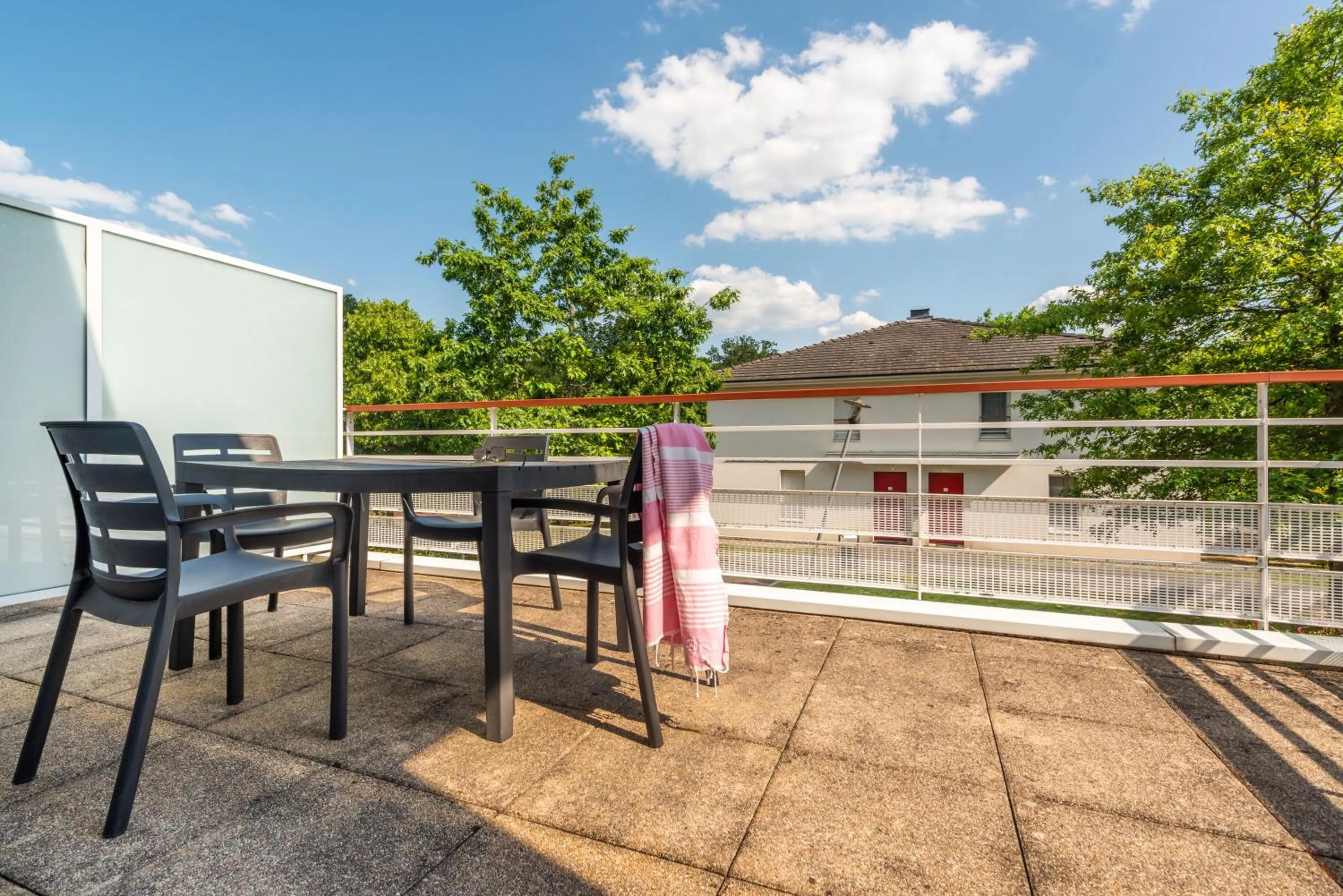 Patio in Comfort Aparthotel Nantes La Beaujoire