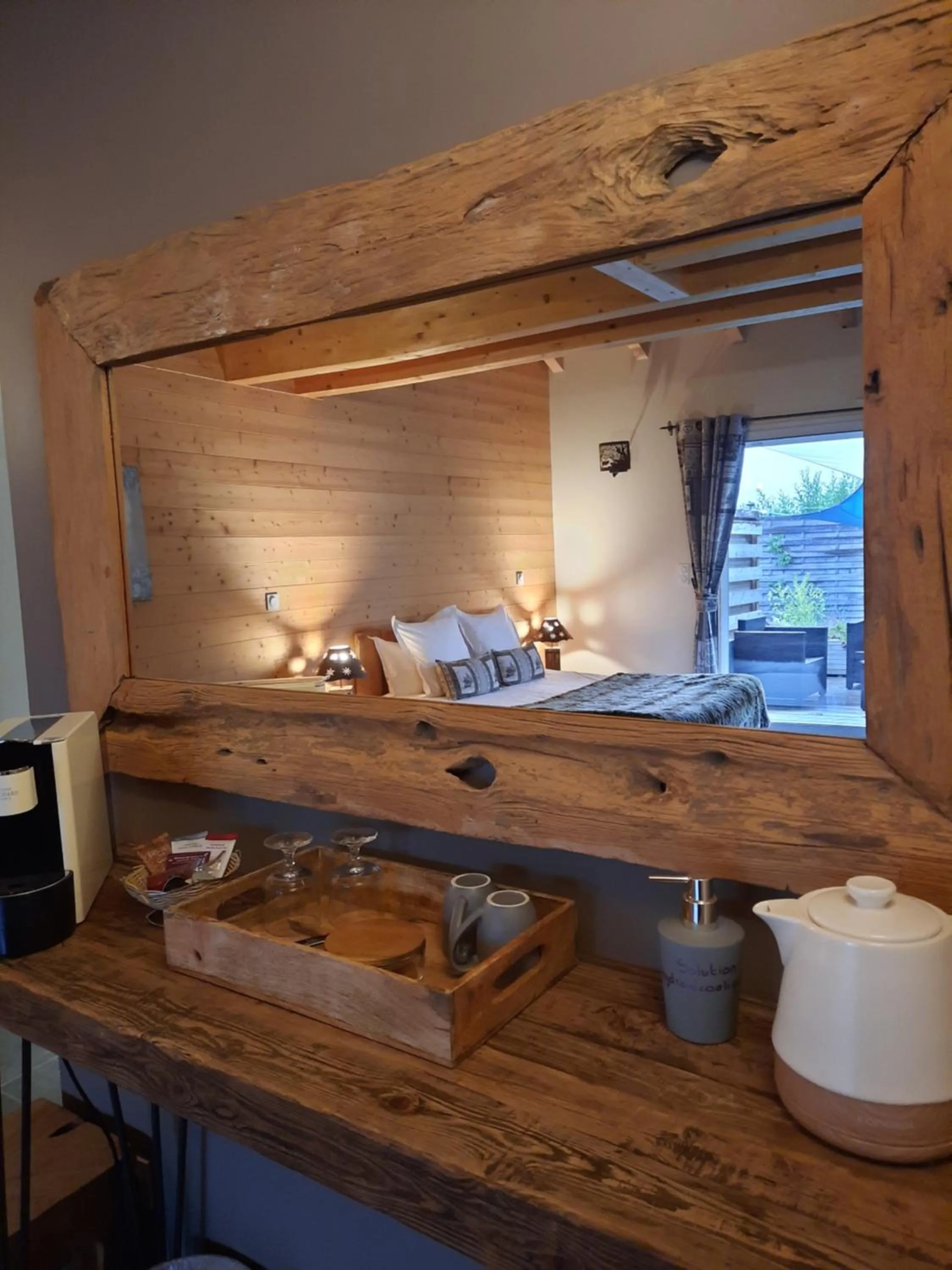 Coffee/tea facilities in Au Cœur des Lacs - Chambres d'hôtes