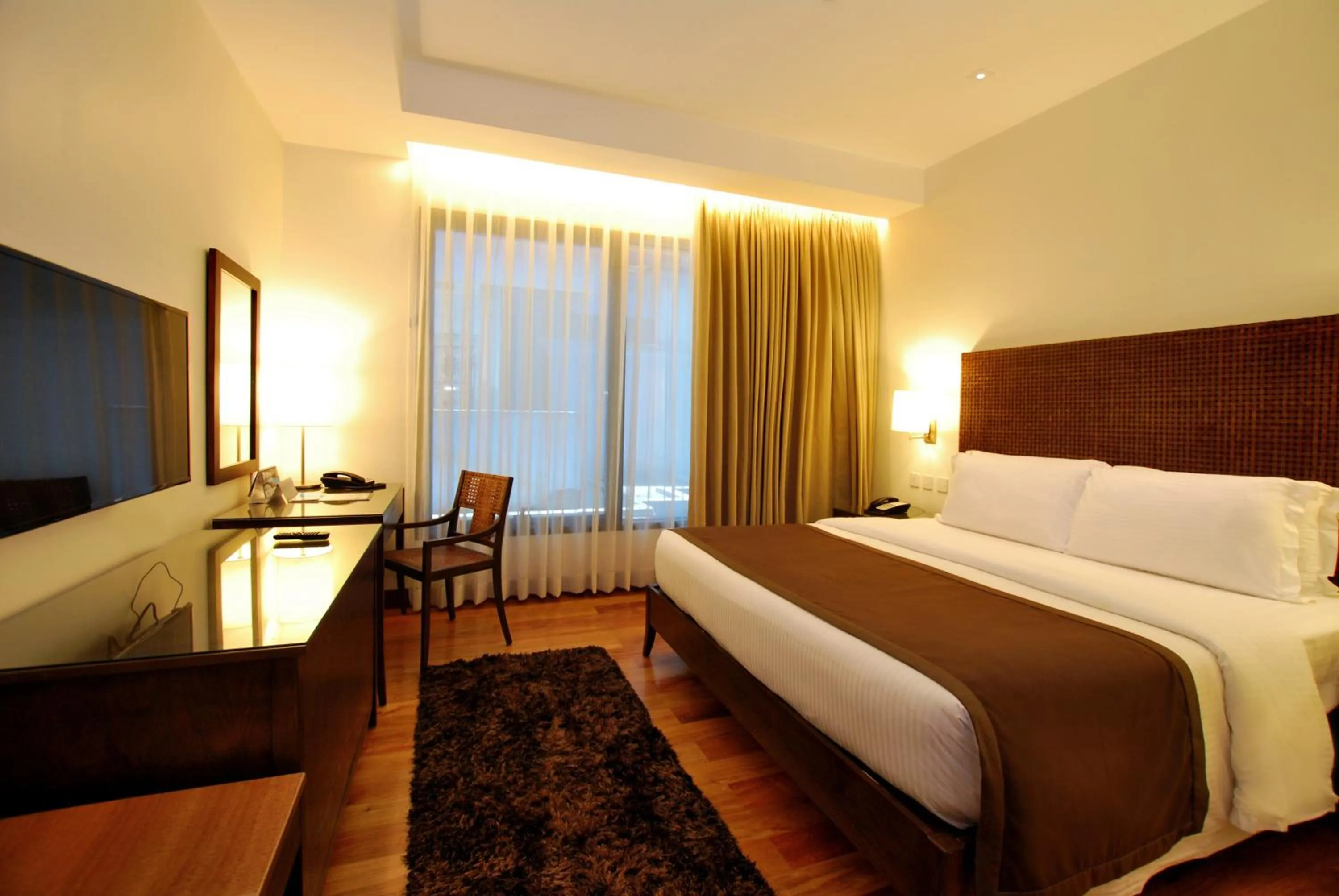 Bed in City Garden Grand Hotel