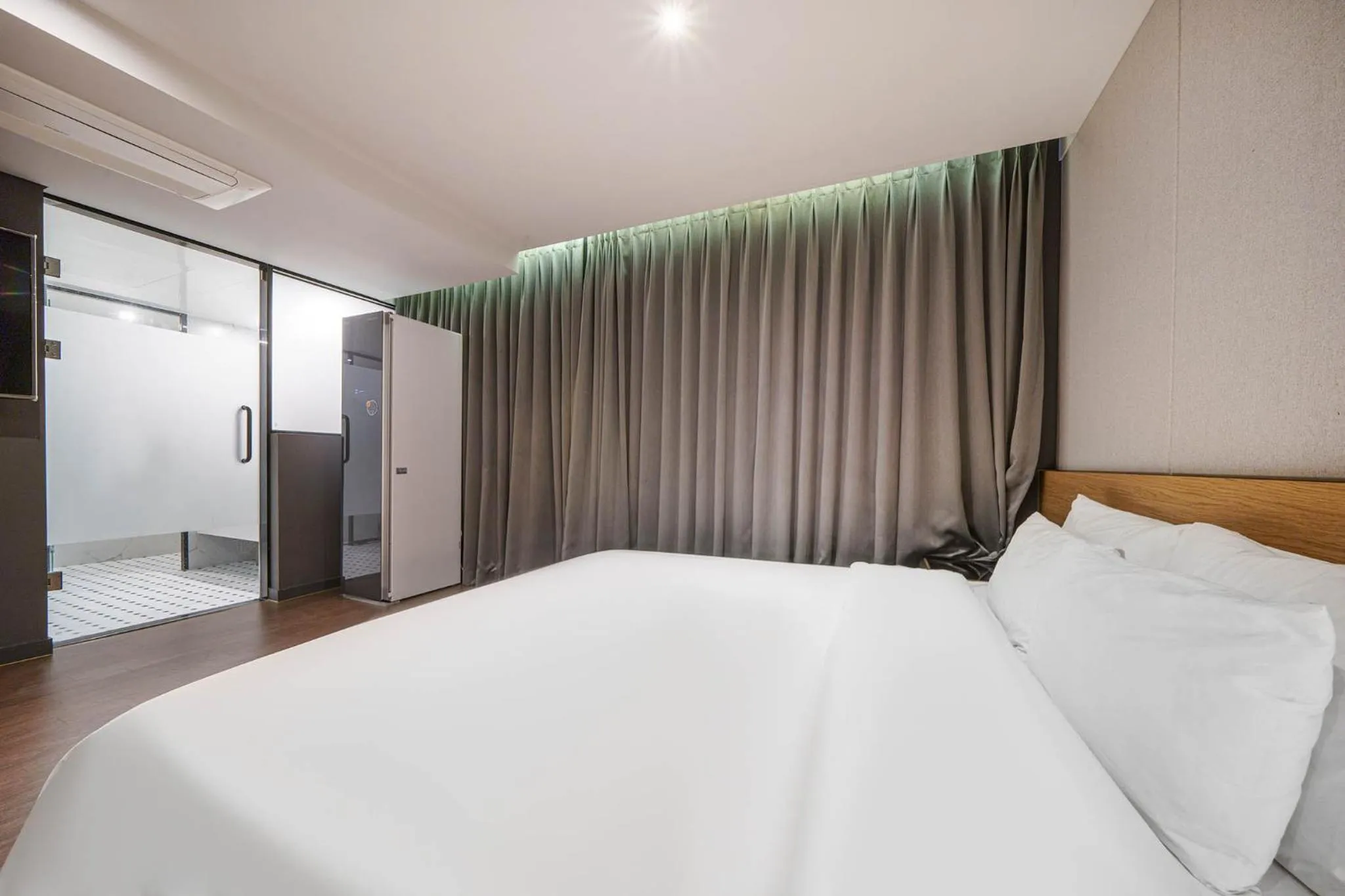 Bed in Brown Dot Hotel Hadan