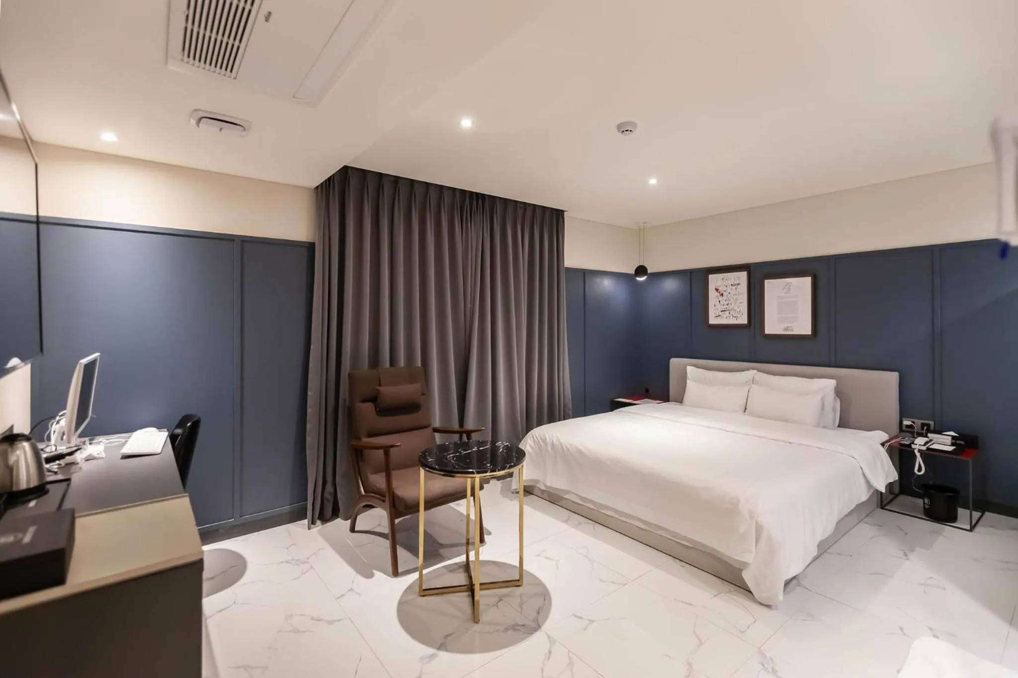 Bed in Brown Dot Hotel Hadan
