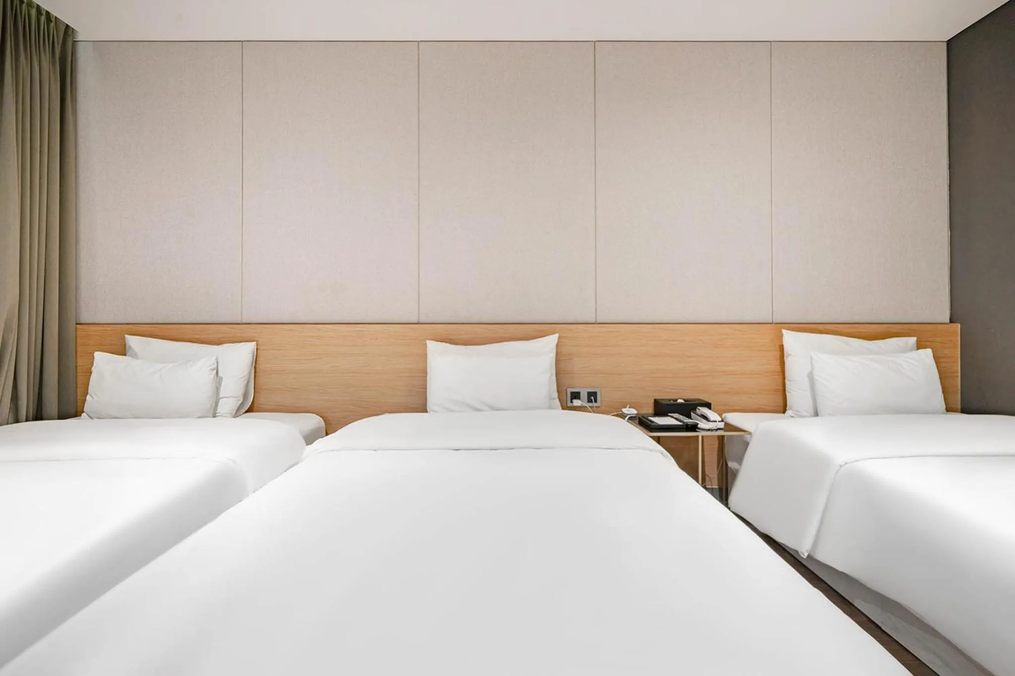 Bed in Brown Dot Hotel Hadan