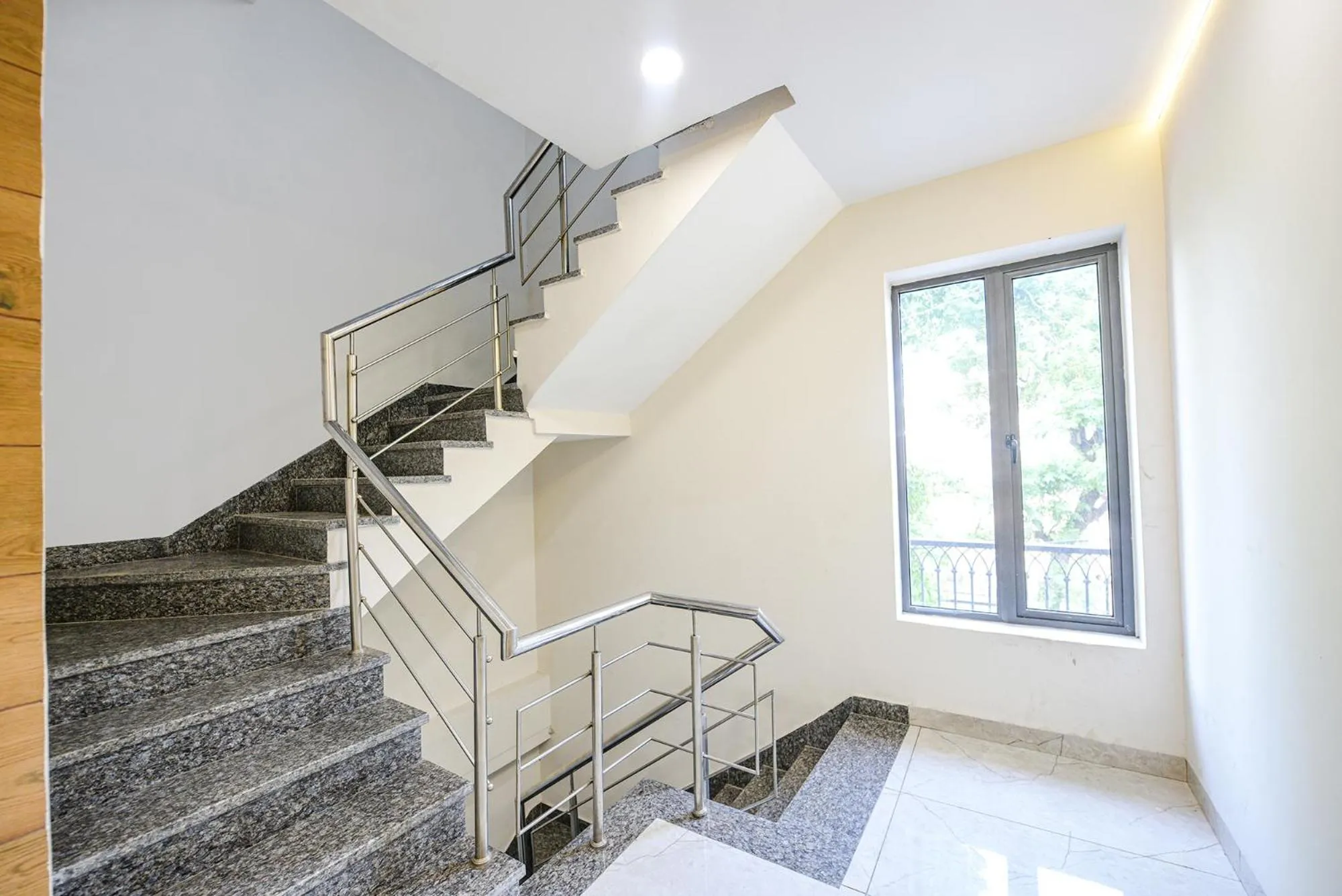 Lobby or reception in FabHotel Globe Inn