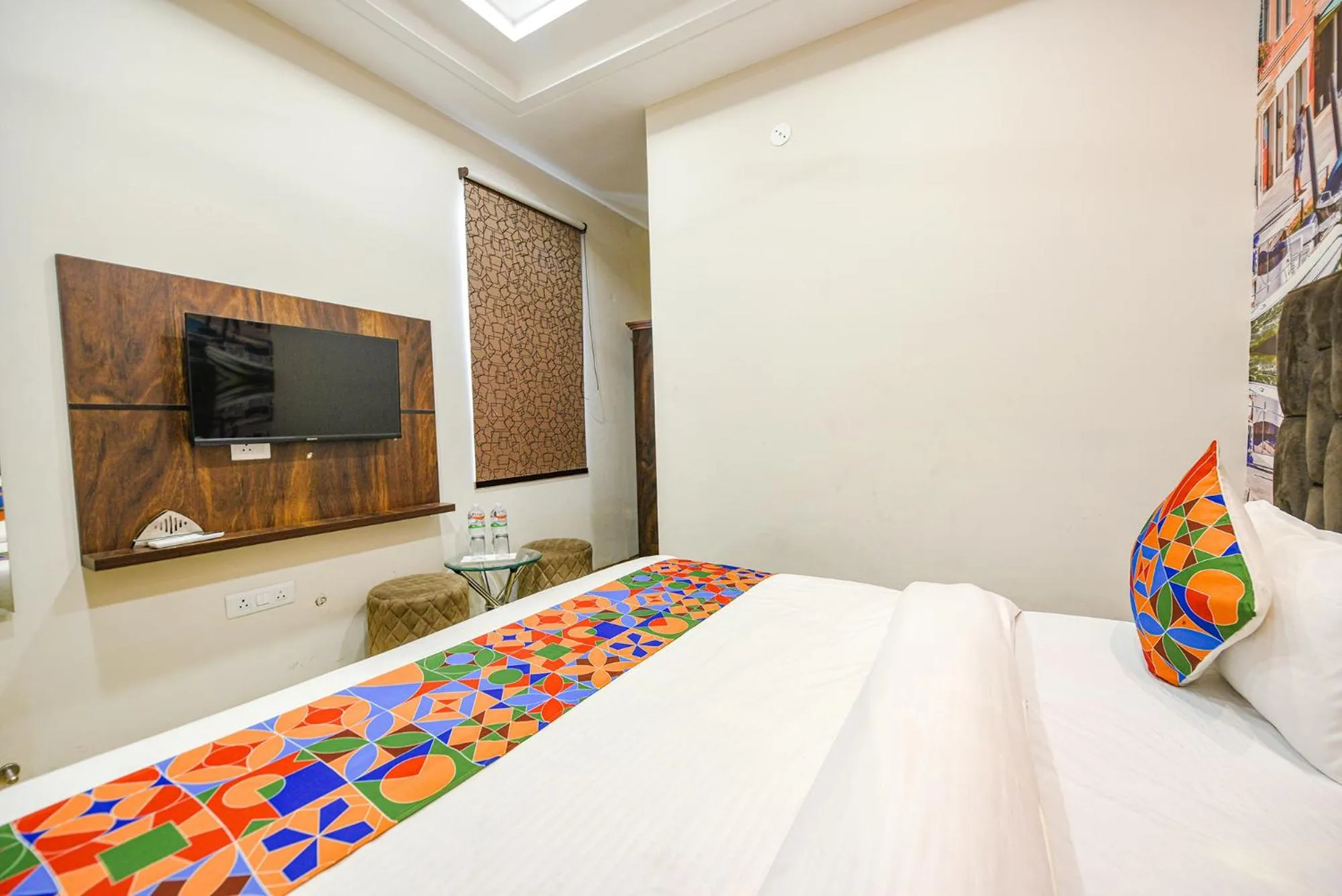 Bed in FabHotel Globe Inn