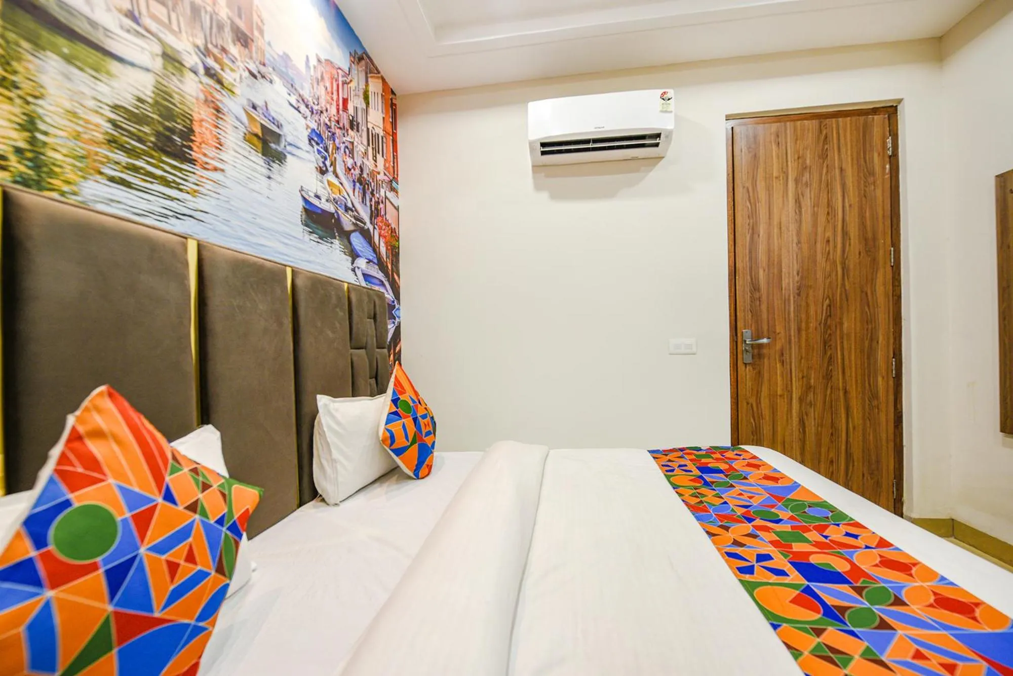 Bed in FabHotel Globe Inn