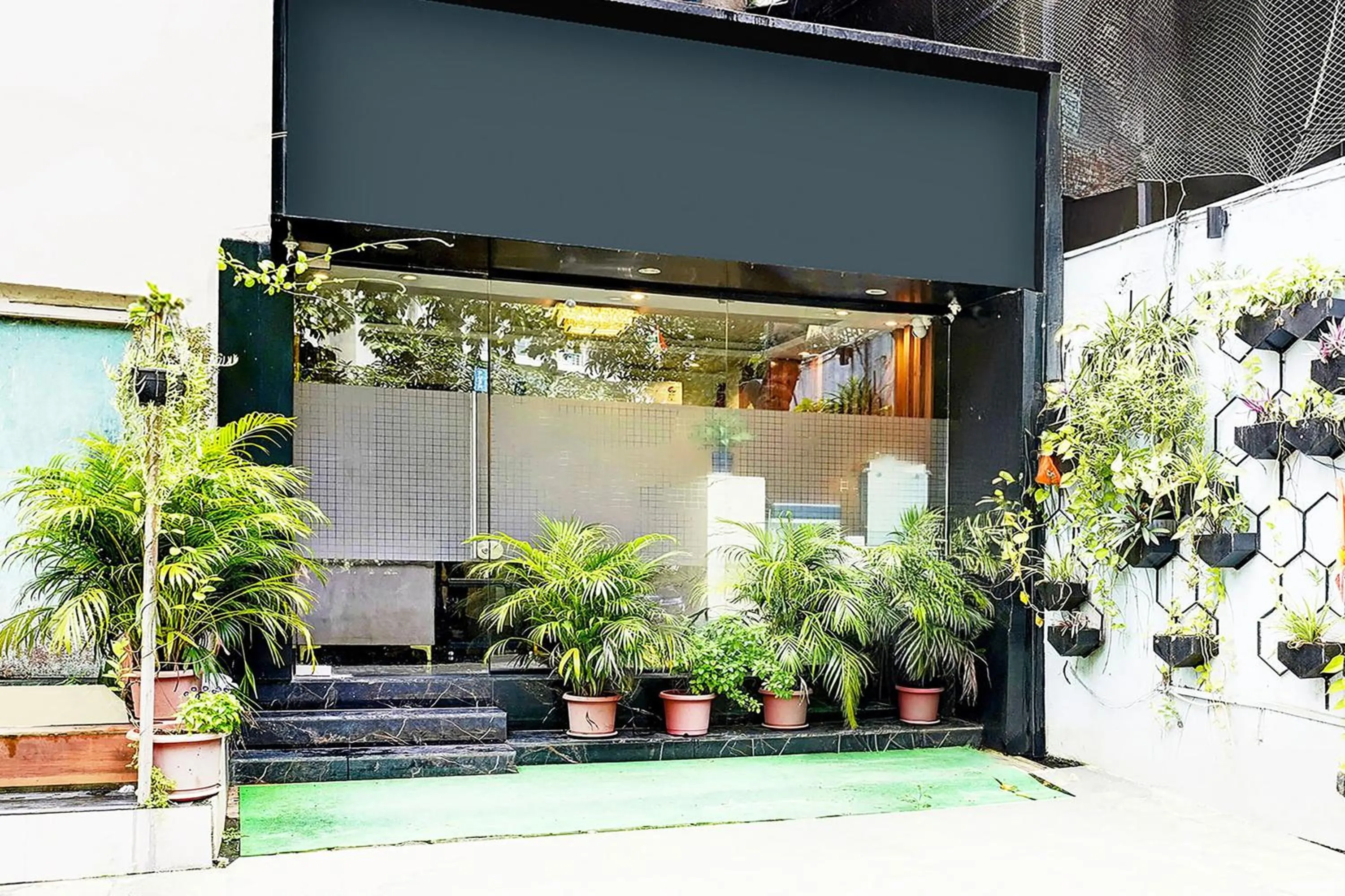 Facade/entrance in Hotel O Sakinaka Andheri Kurla Road