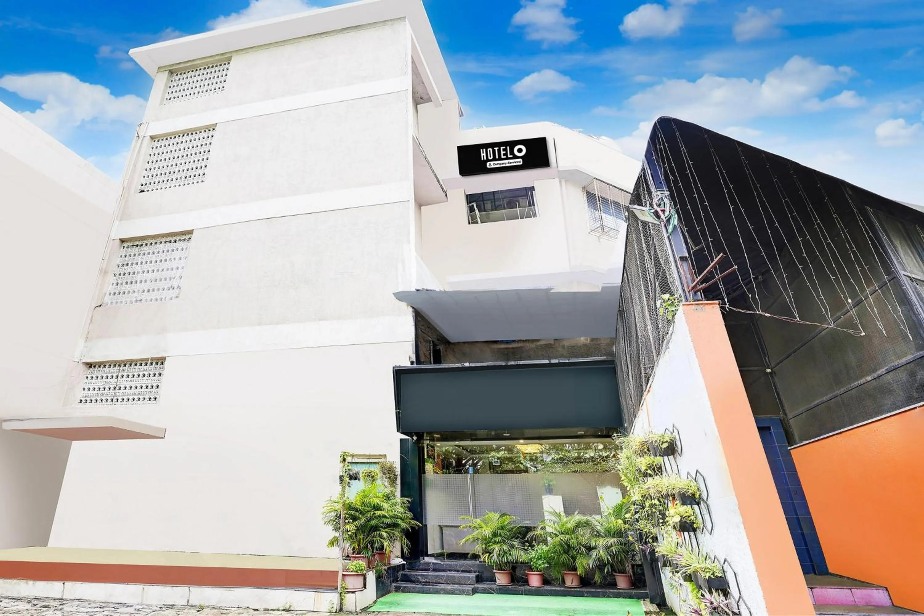 Facade/entrance in Hotel O Sakinaka Andheri Kurla Road