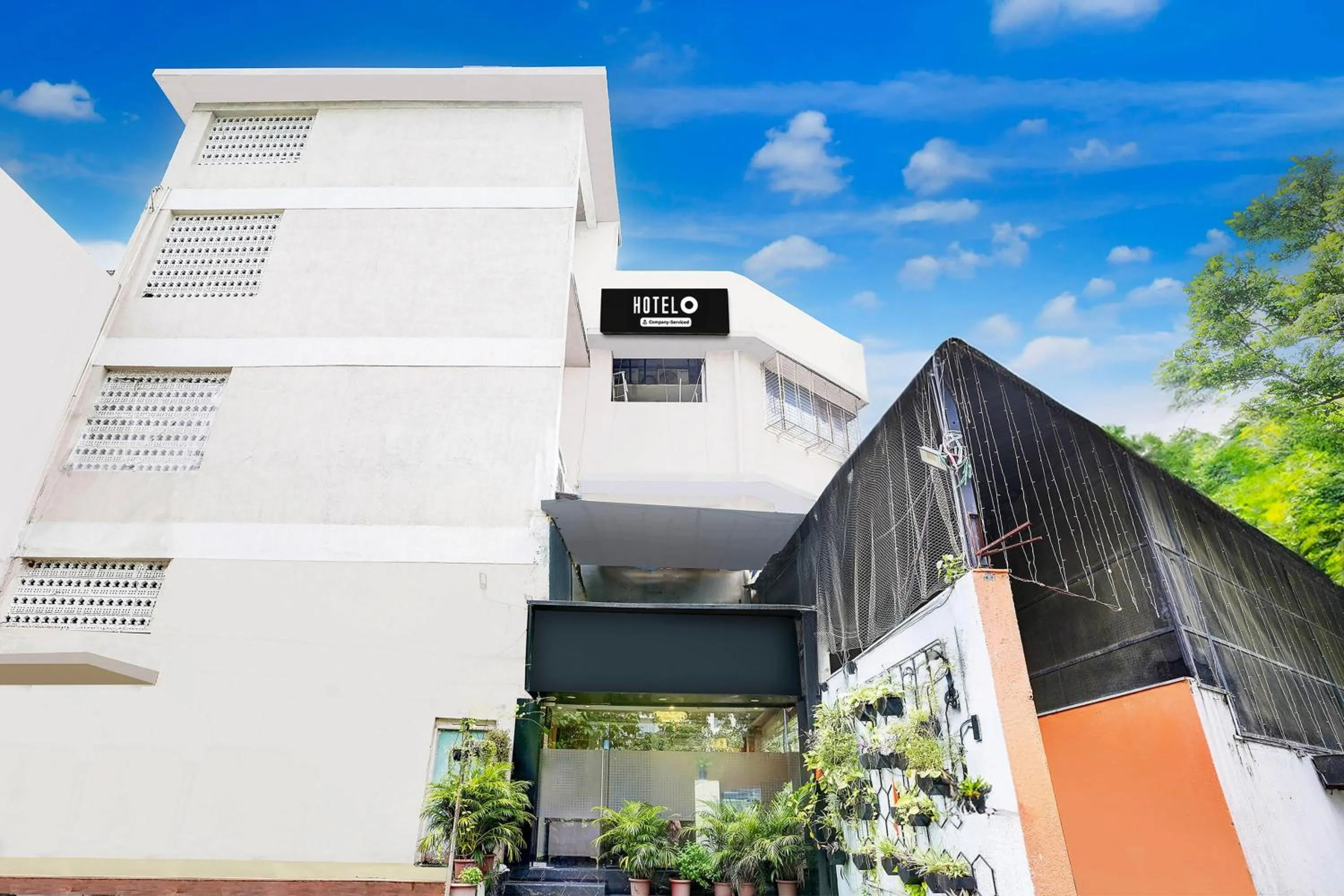 Facade/entrance in Hotel O Sakinaka Andheri Kurla Road