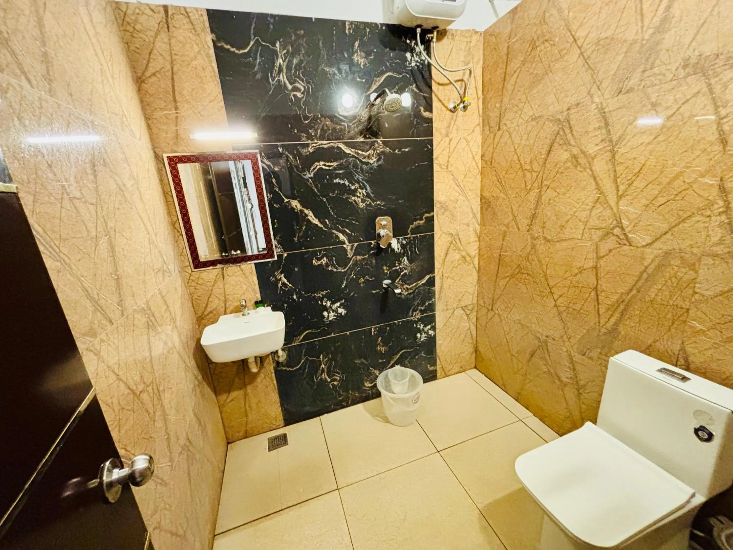 Toilet in Courtyard Castle Heritage Resort