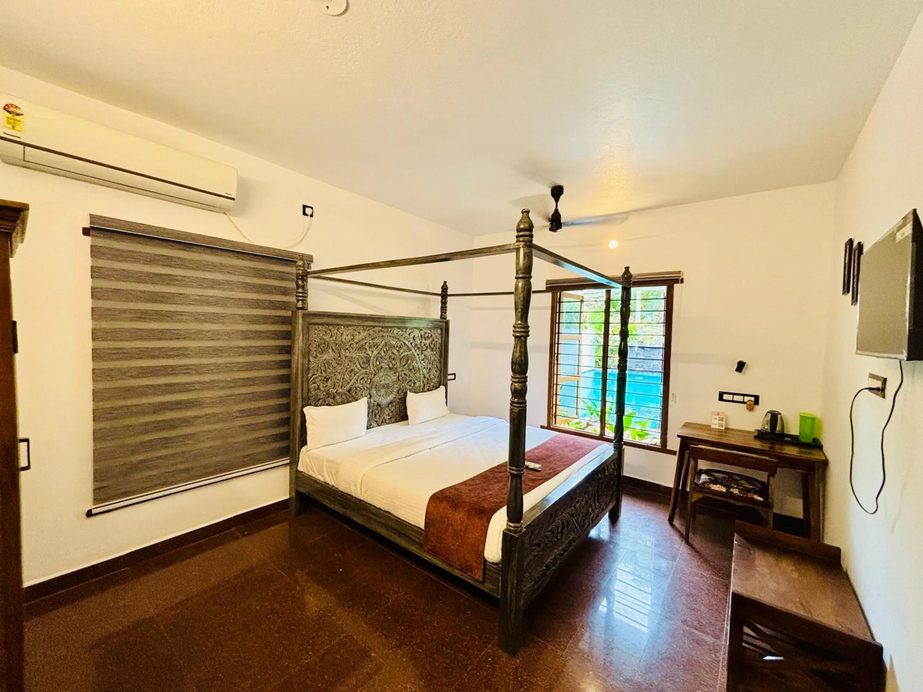 Photo of the whole room, Bed in Courtyard Castle Heritage Resort