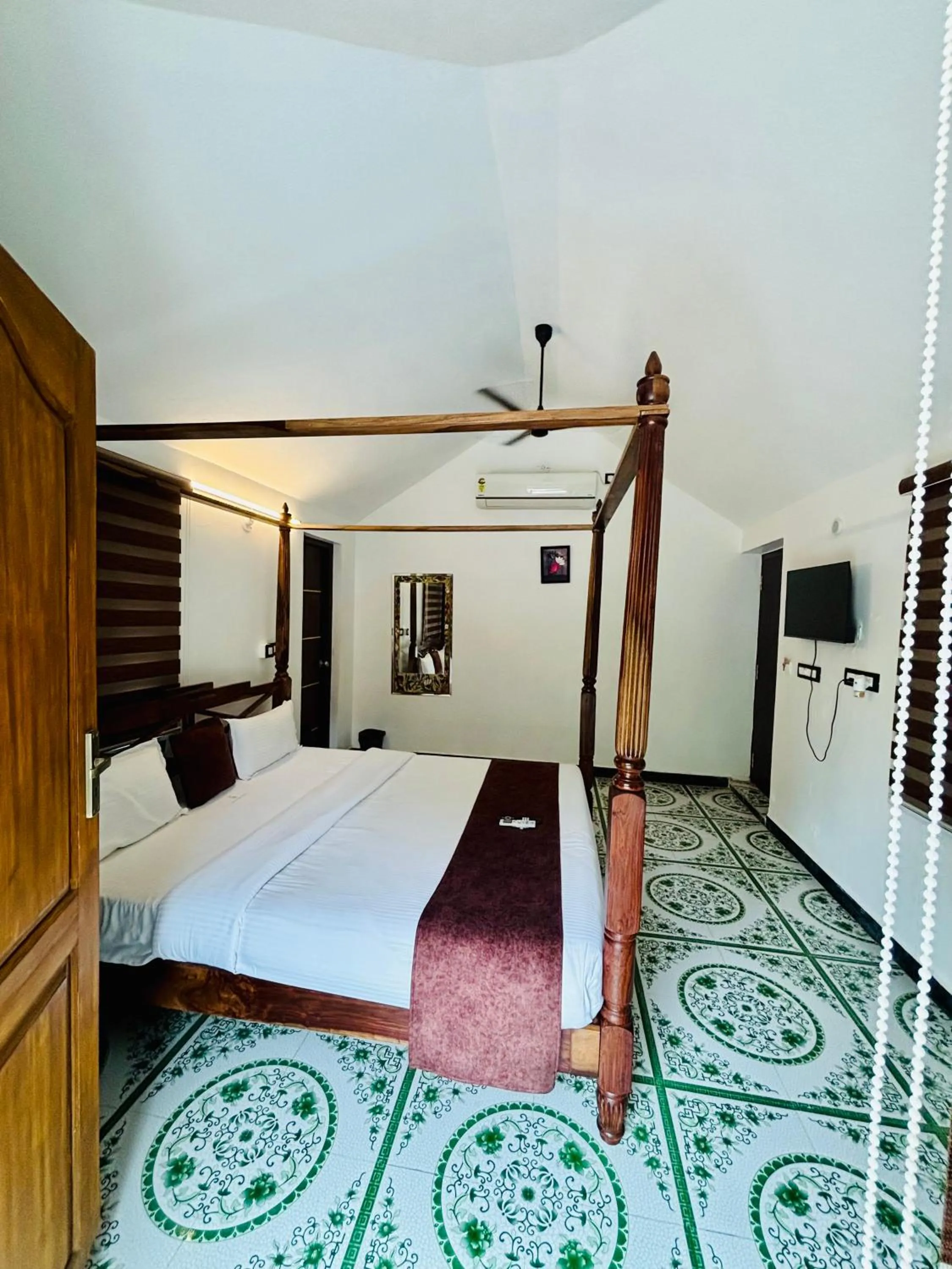 Bed in Courtyard Castle Heritage Resort