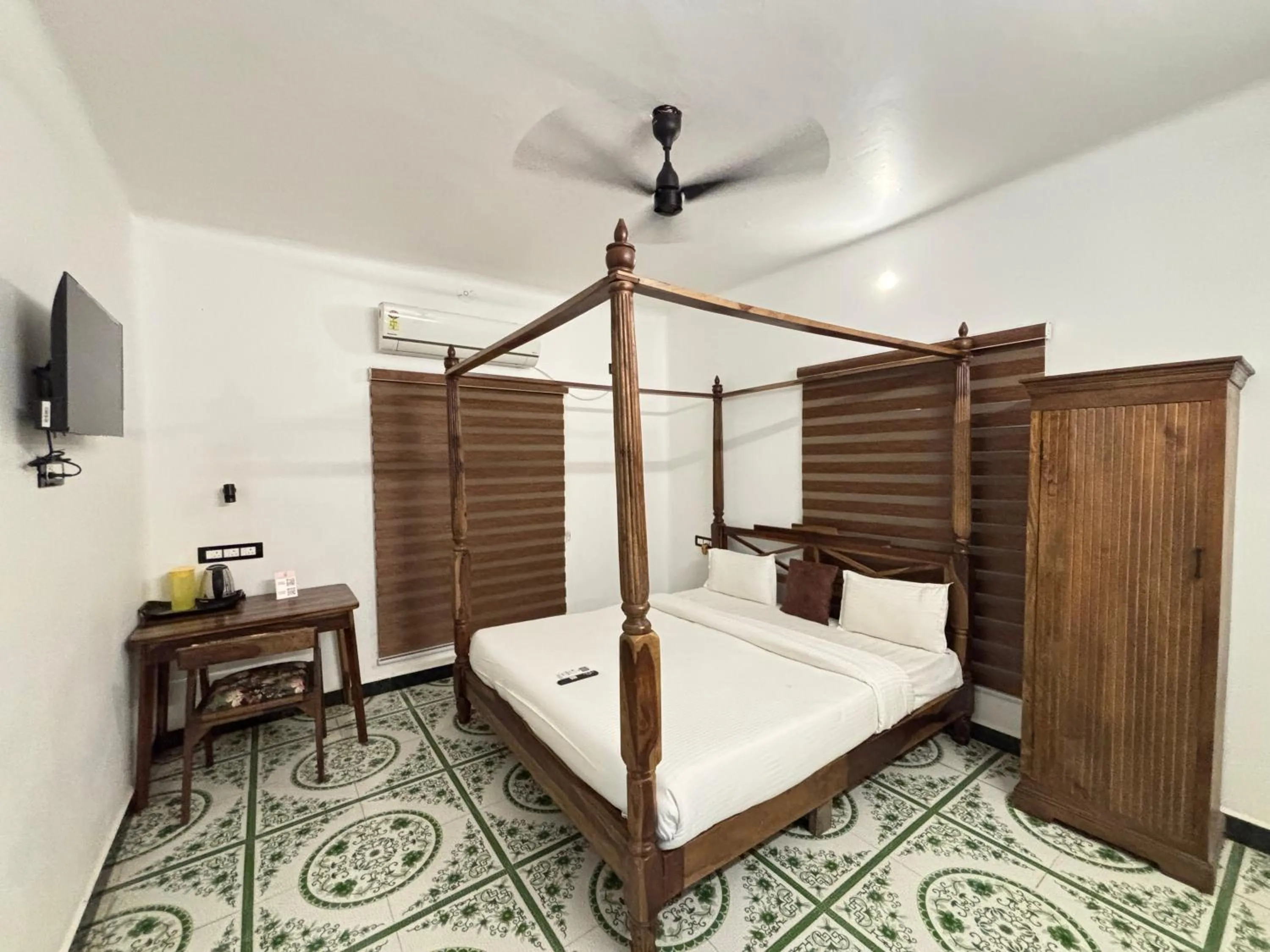 Bed in Courtyard Castle Heritage Resort