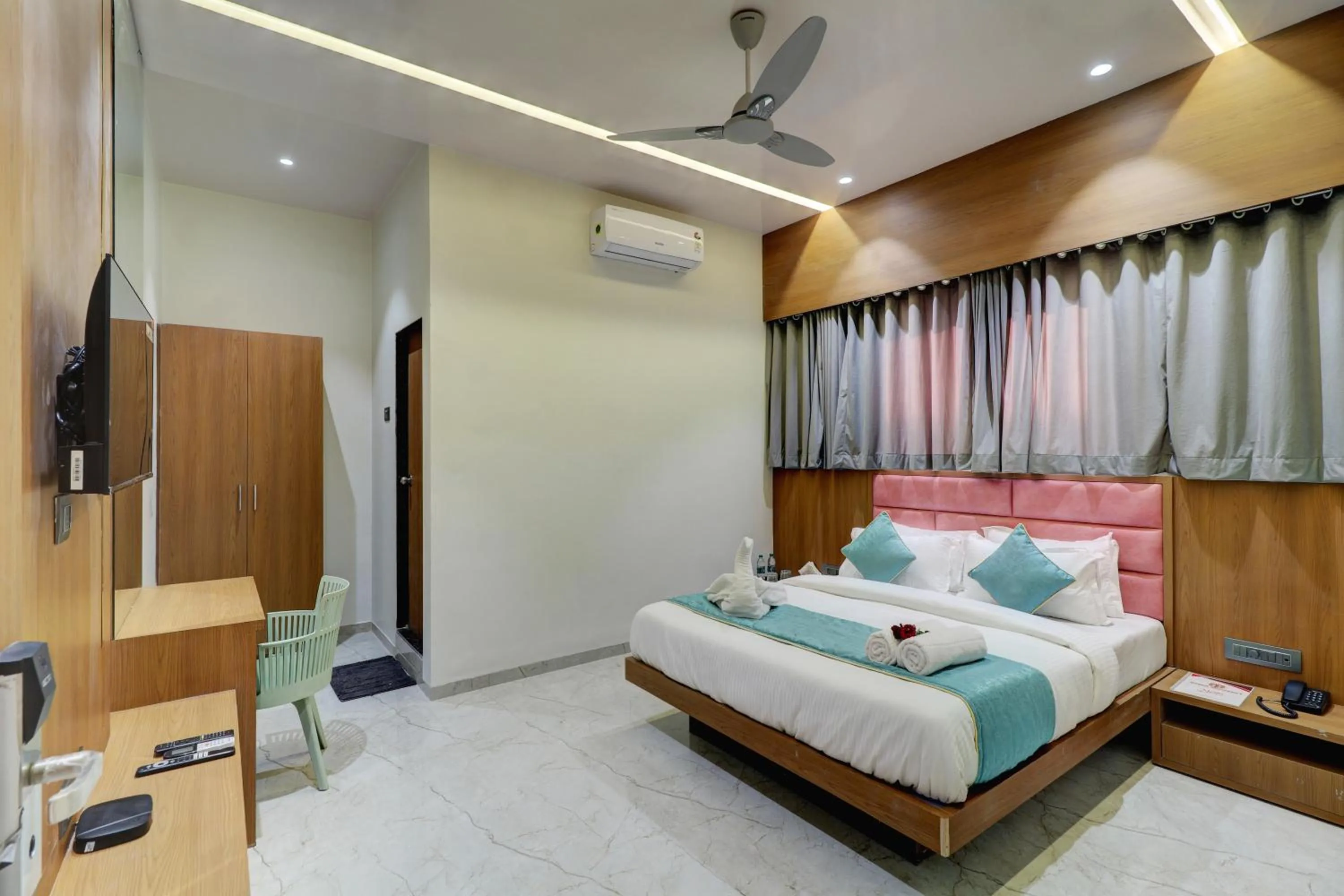 Photo of the whole room, Bed in Radhe Residency
