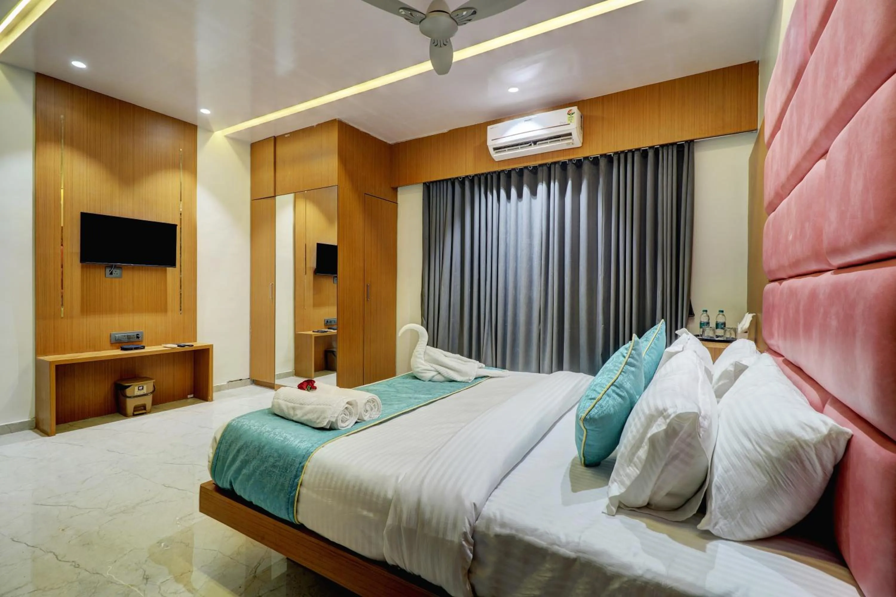 TV and multimedia, Bed in Radhe Residency