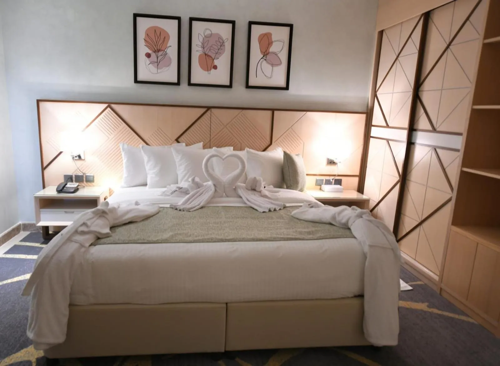 Photo of the whole room, Bed in Renee Hotel