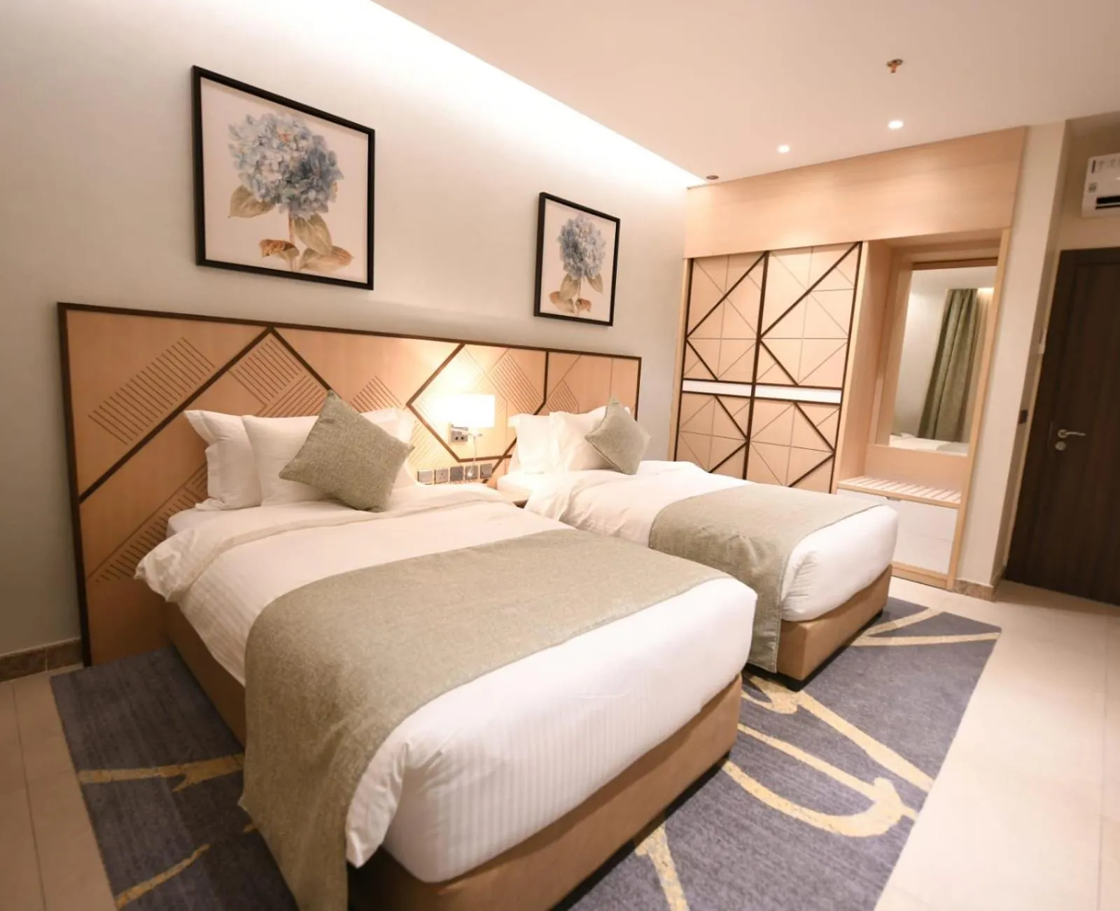 Photo of the whole room, Bed in Renee Hotel