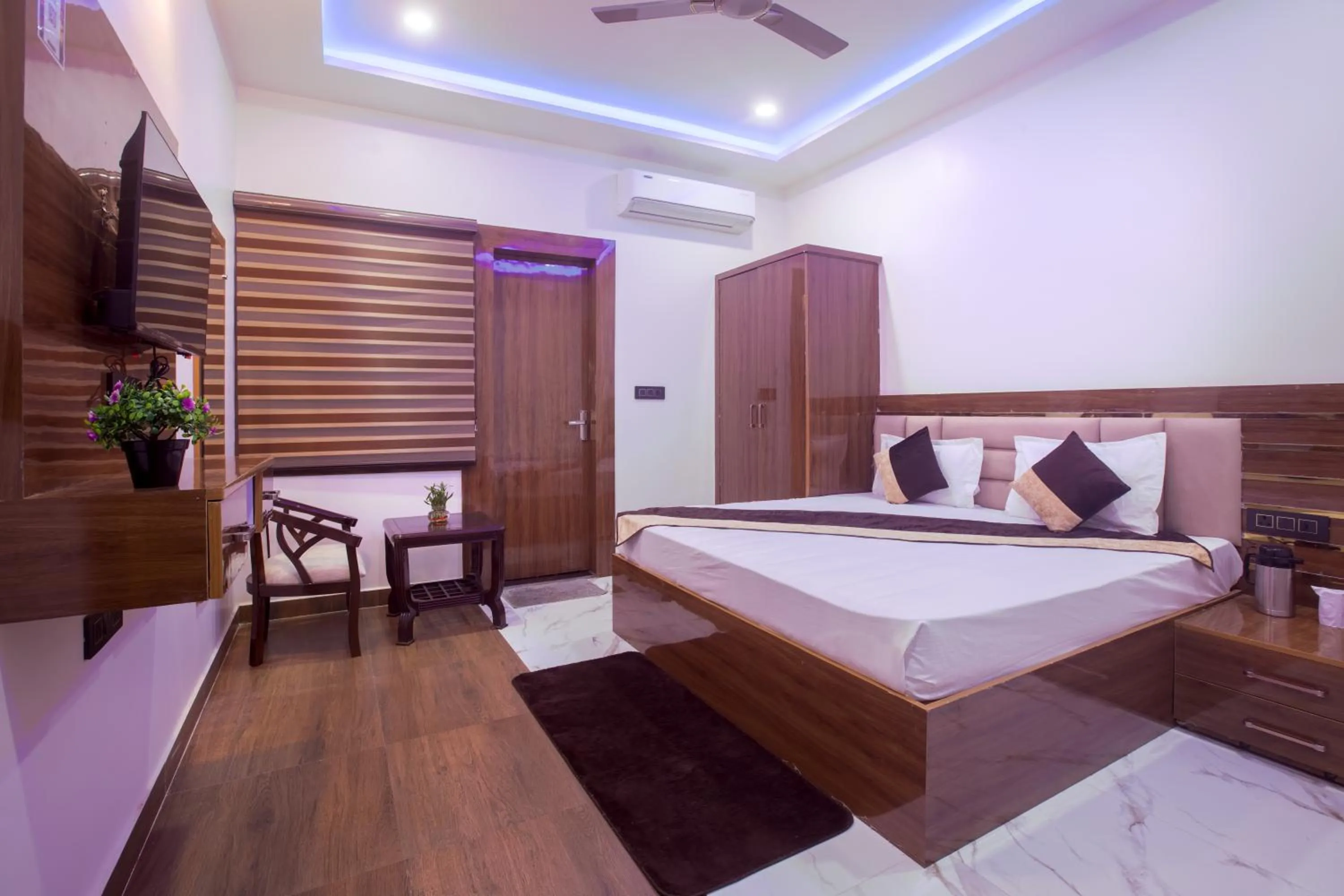 Bed in Madhav Residency